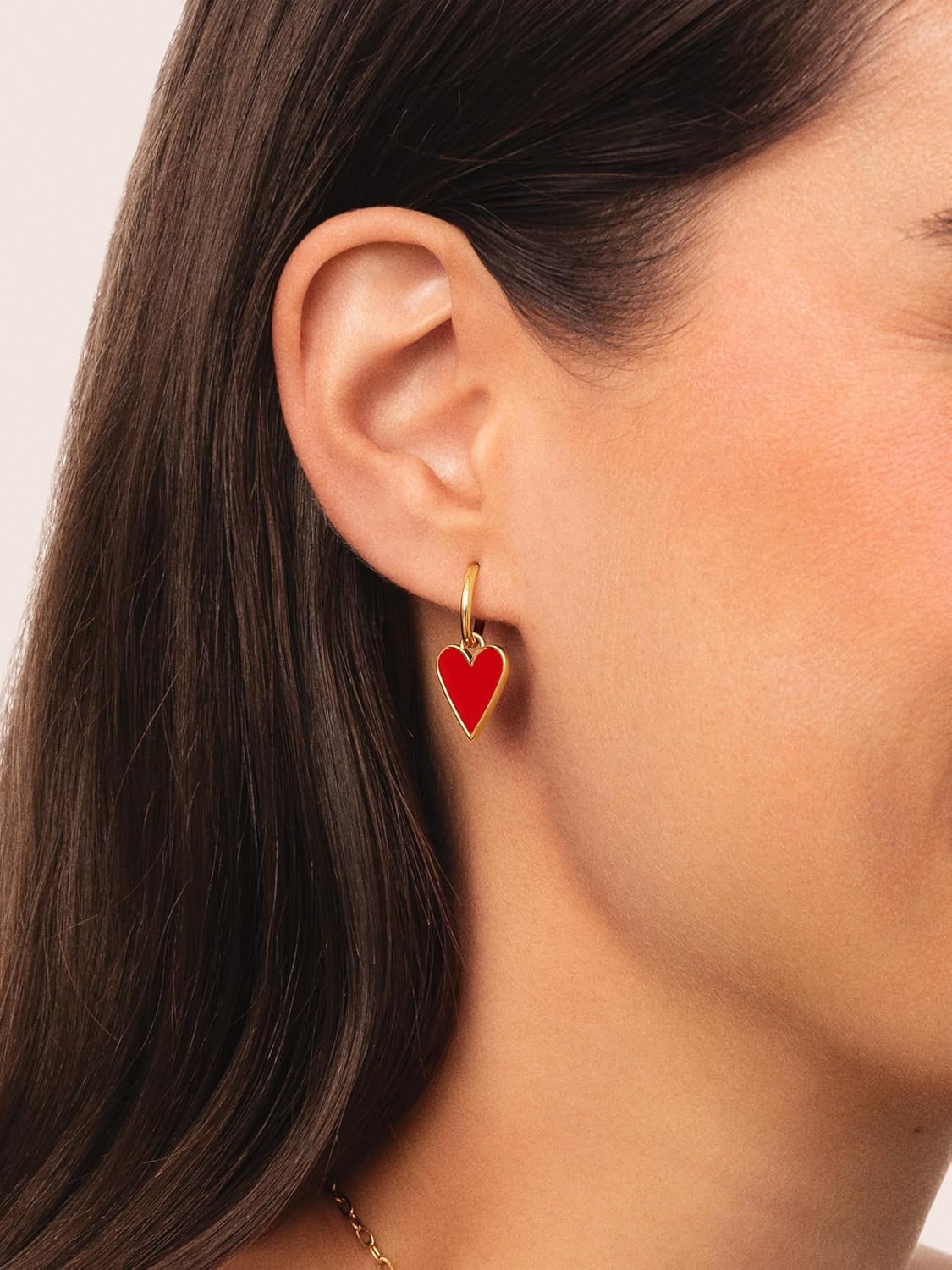 Detalle 2 de SINGULARU Lovely Heart orecchini in ottone placcati oro 18kt ❤