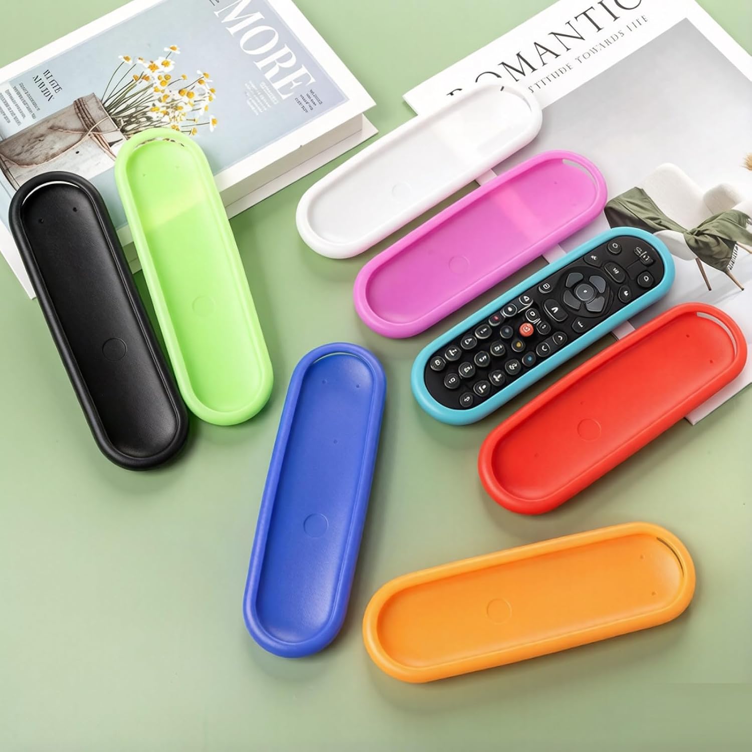 Detalle de Glow-in-the-Dark Silicone Cover for Sky Q Remotes (EC201/EC202/EC302, SKY135) with Anti-Lost Lanyard