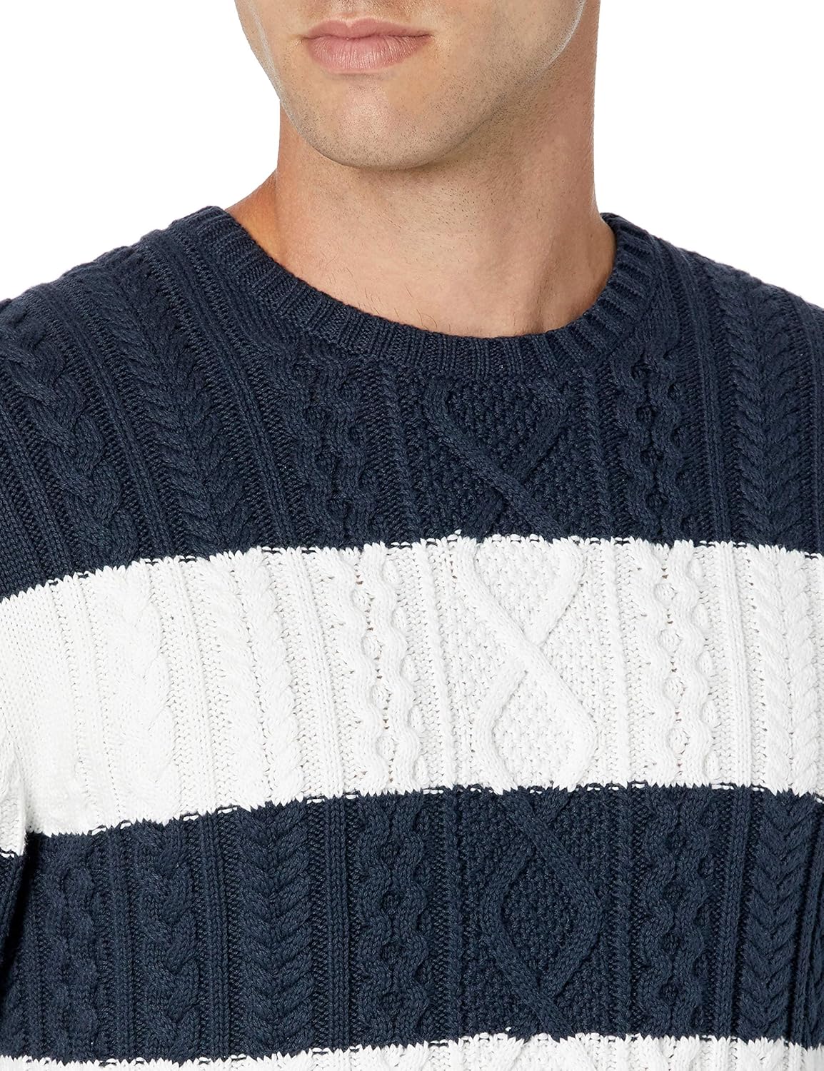 Thumbnail 3 de Herren Pullover mit Zopfmuster aus 100% Baumwolle – Amazon Essentials Rundhalsausschnitt