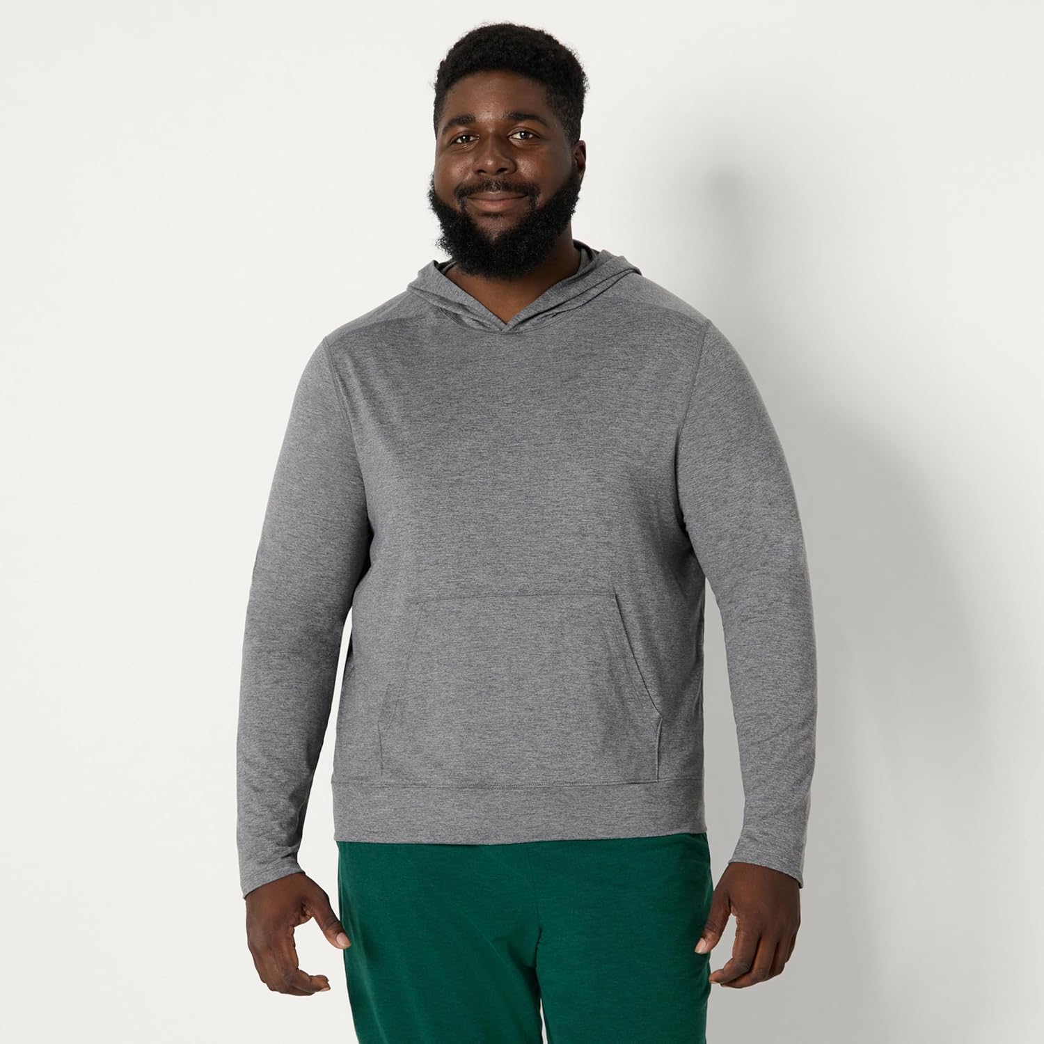 Detalle 2 de Amazon Essentials Men's Athletic Soft Performance Lightweight Hoodie