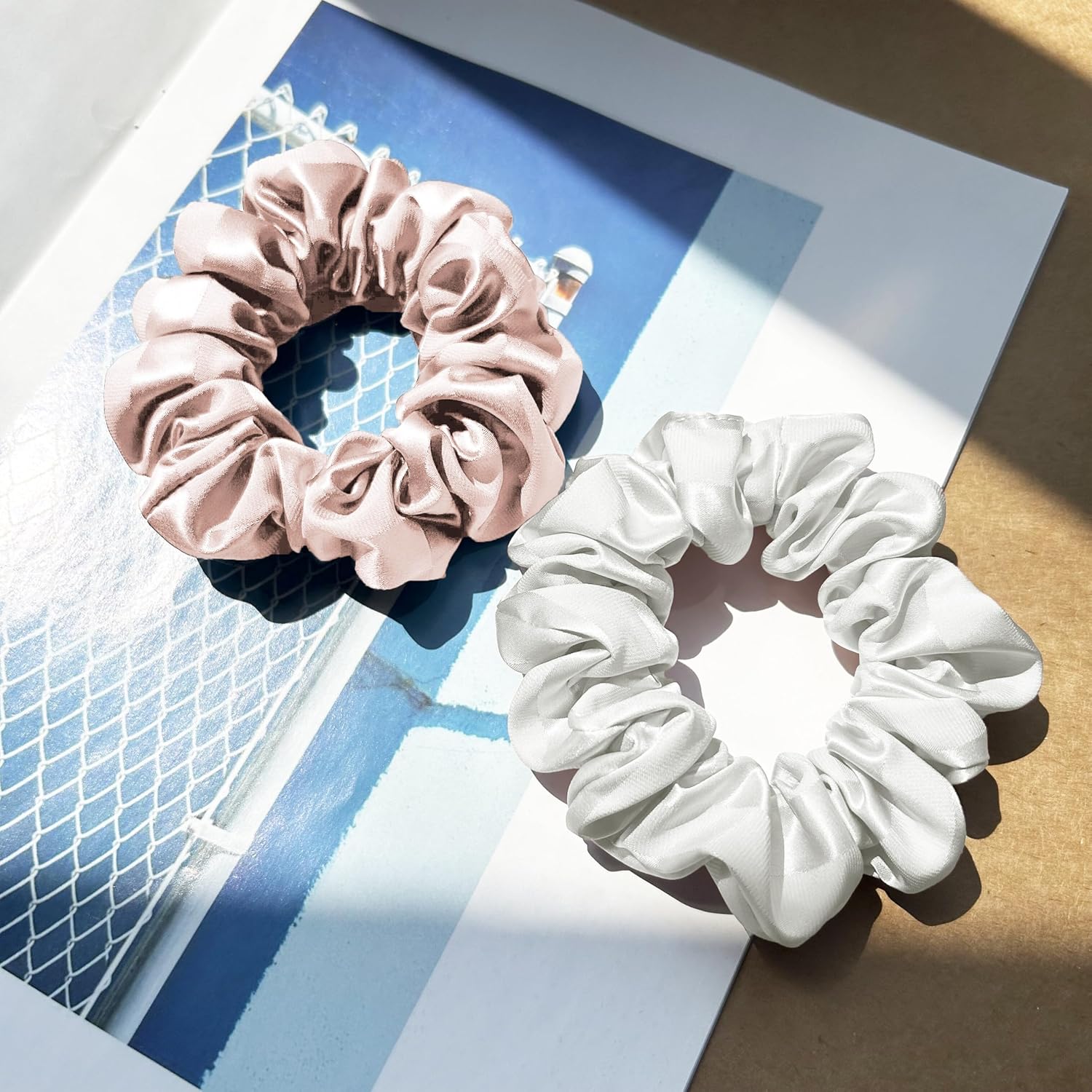 Detalle de Townssilk Seta Scrunchie - Set da 2 pezzi in seta di gelso 6A/22 Momme, rosa e bianco