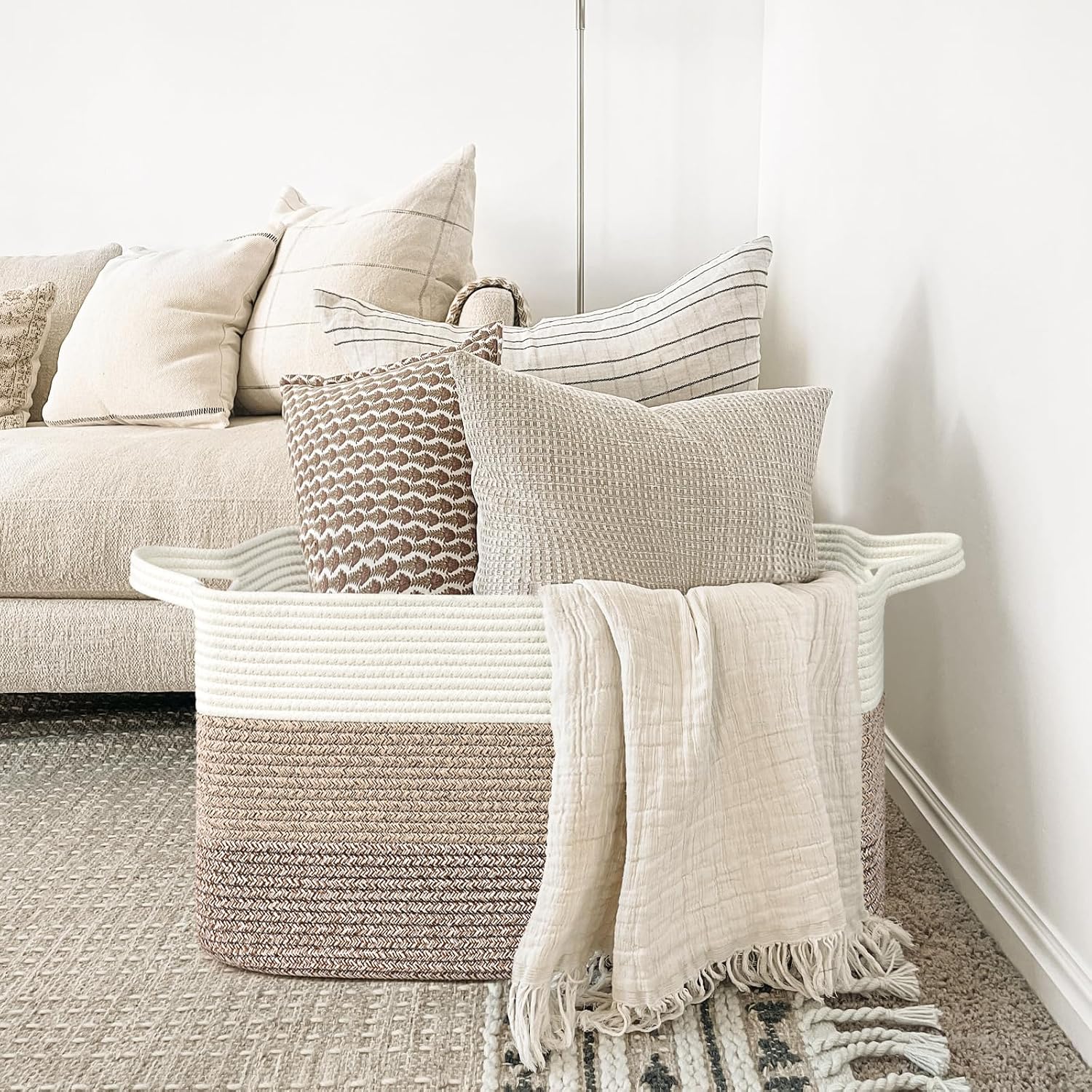 Detalle 2 de Goodpick woven-Lsquare3pin light brownGoodpick Cotton Rope Storage Basket, 70 L