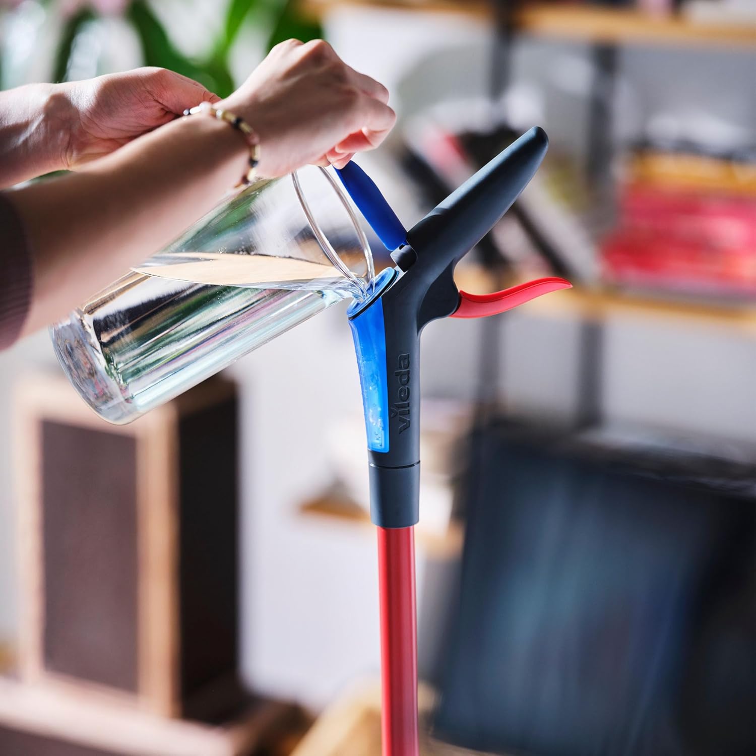 Thumbnail 6 de Vileda 1-2 Spray Mop with Microfibre Heads: practical spray mop for everyday floors