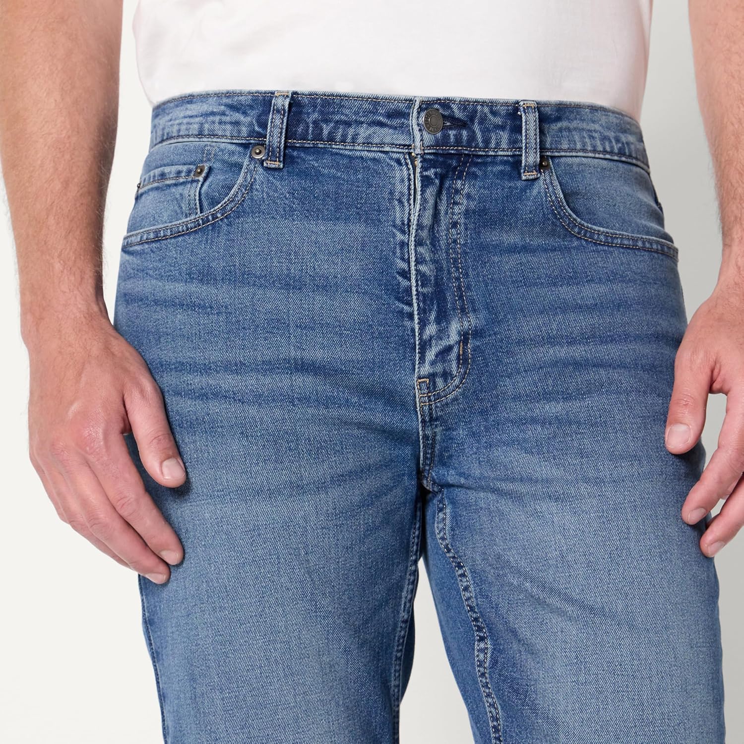 Thumbnail 4 de Amazon Essentials Herren Straight-Fit-Jeans mit geringem Stretchanteil