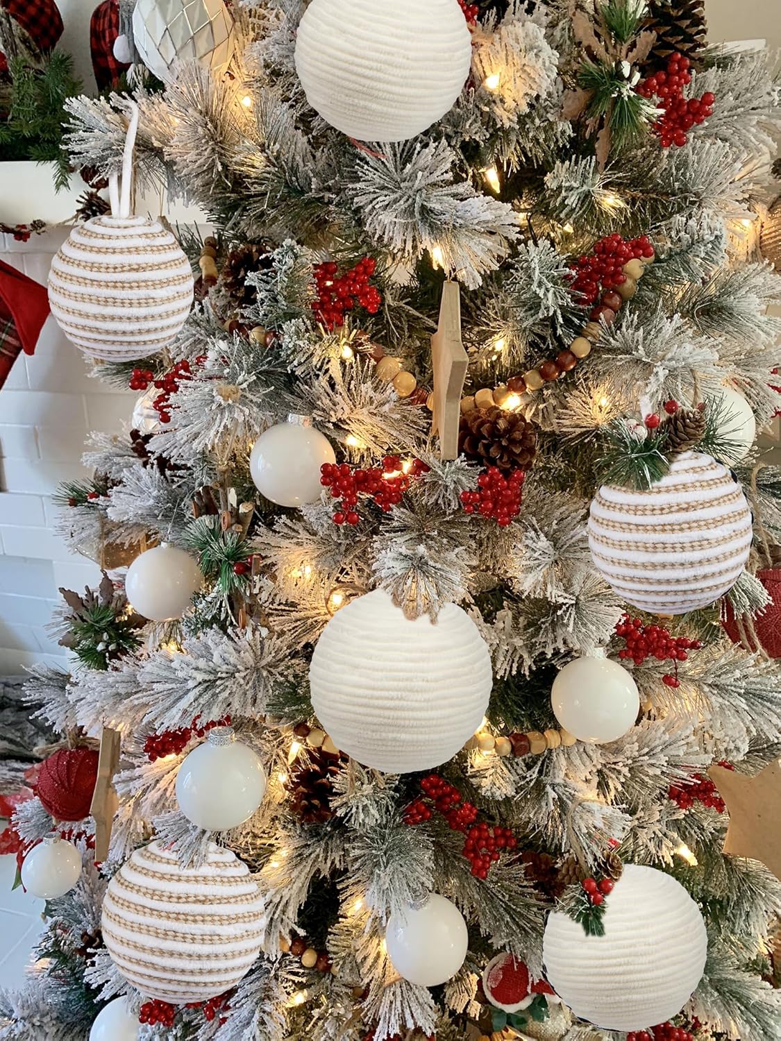 Detalle de Oairse 10cm White Christmas Ornament Balls – 6 Large Shatterproof Yarn Baubles