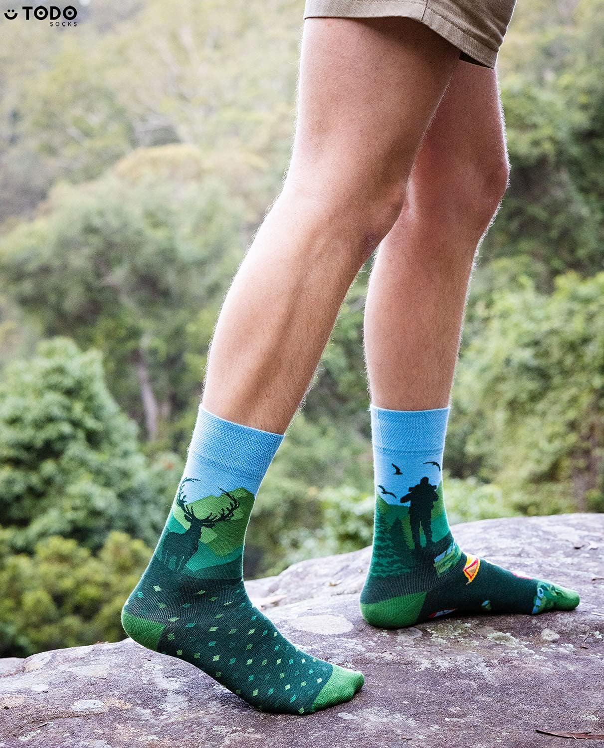 Thumbnail 2 de TODO Colours Lustige Socken mit Motiv – Mehrfarbige Berge & Waldtiere für Trekking-Fans