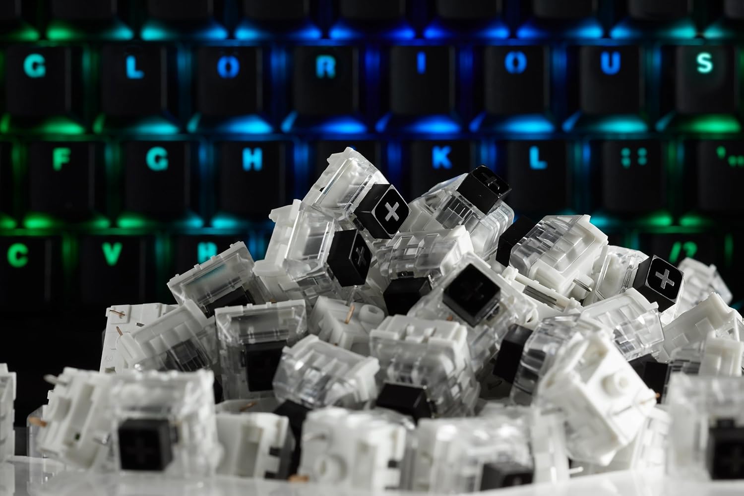 Detalle 2 de Glorious Gaming 120x Kailh Box-Schalter (Schwarz) – lineare Betätigung, 45 g Auslösegewicht, wasser- & staubdicht, 3-Pin, SMD-LED-kompatibel, Box-Stem-Design