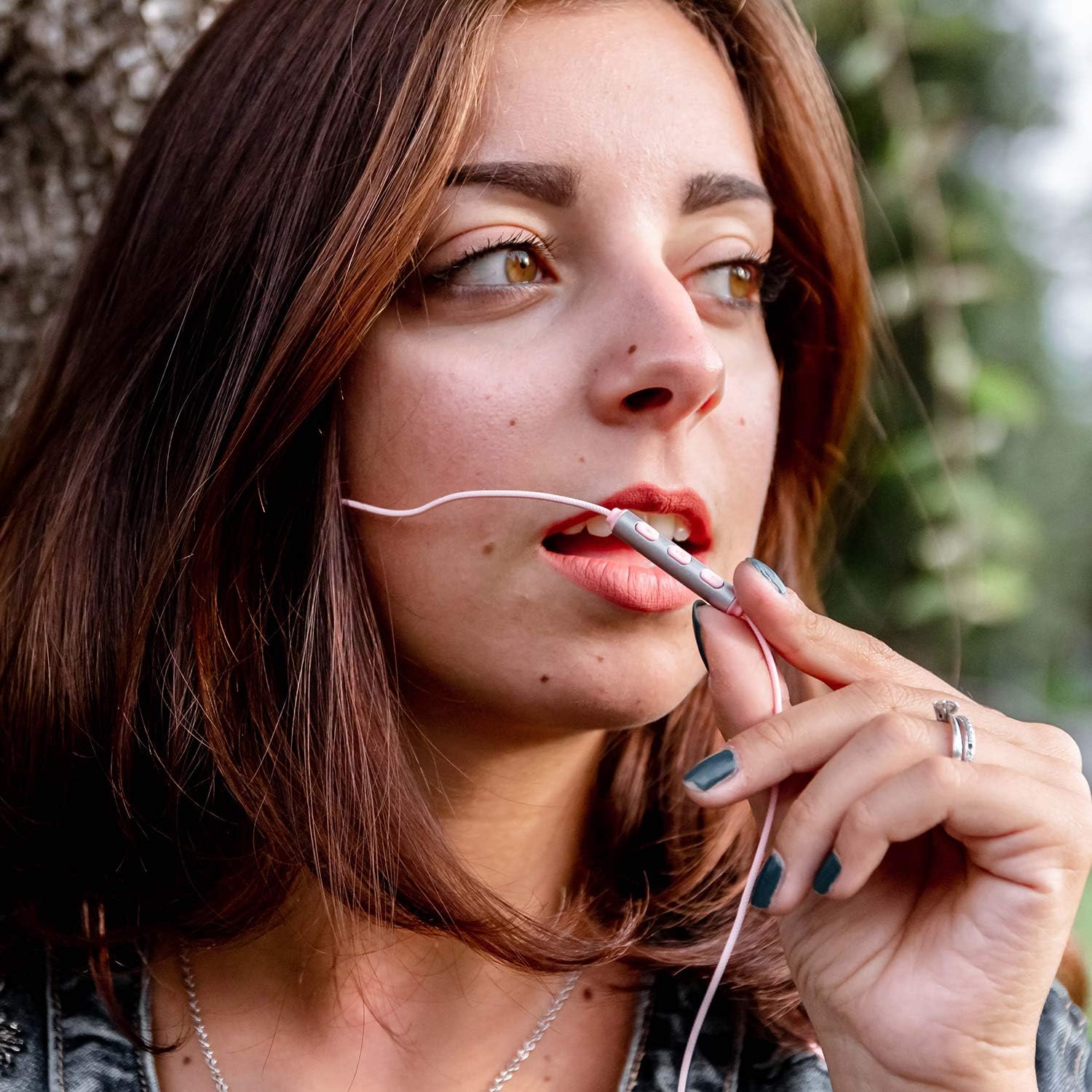Thumbnail 2 de Ludos CLAMOR Wired Earbuds: In-Ear Sound with Memory Foam, Microphone & 5-Year Warranty (Pink)