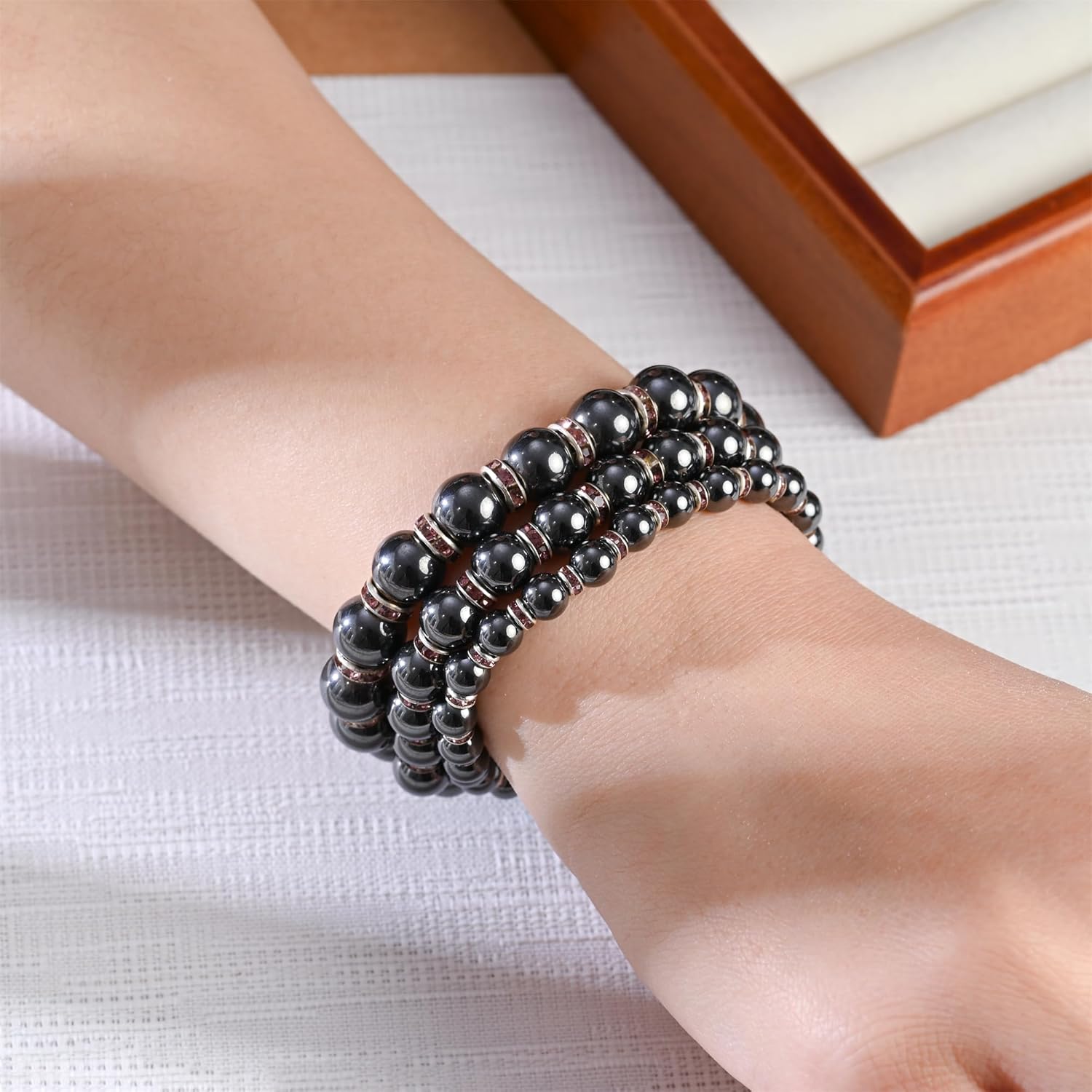 Detalle de Apocalyptic-K Magnetic Hematite Bracelet with Rhinestones (6/8/10MM) – Eliminate Static Electricity