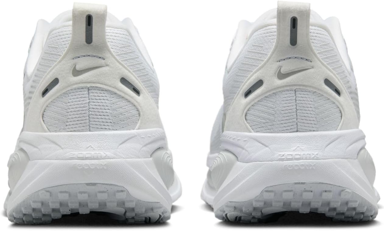Detalle de Nike Vomero 18 Sneaker Uomo: comfort e respiro per ogni passo