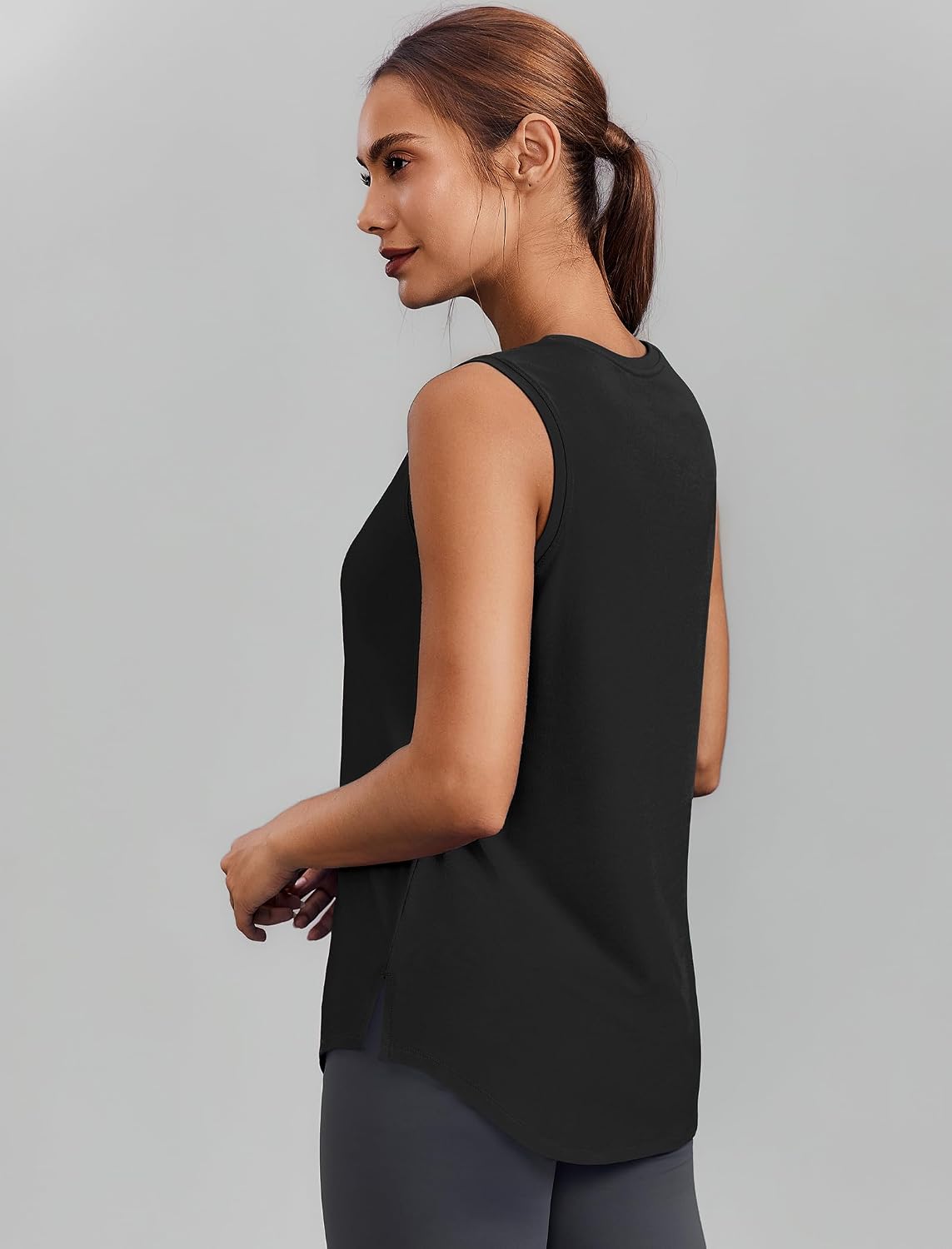 Detalle de PINSPARK Women's Sleeveless Workout Tank: UPF 50+ Protection, Side Slits, Loose Fit