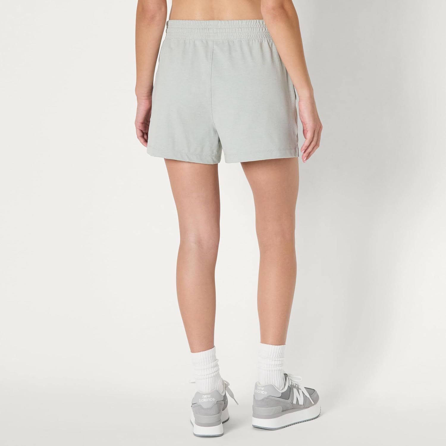 Thumbnail 3 de Amazon Essentials Damen sportliche weiche Sweatshorts mit leichtem Stretchanteil (ca. 8,9 cm Innenbeinlänge)