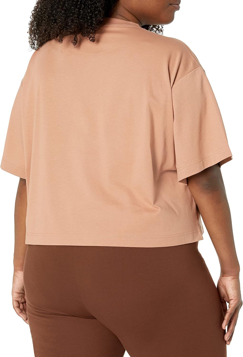 Thumbnail 5 de Amazon Essentials Damen-T-Shirt aus Bio-Baumwolle, oversized Boxy-Schnitt, kurzwarm, mit überschnittenen Schultern (Übergrößen verfügbar)