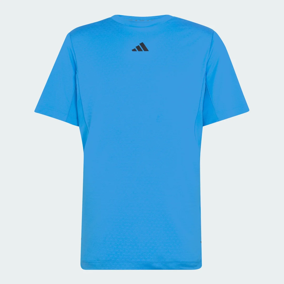 Detalle de Camiseta D4T PrimeLift 3 Stripes de Adidas: comodidad y rendimiento en azul