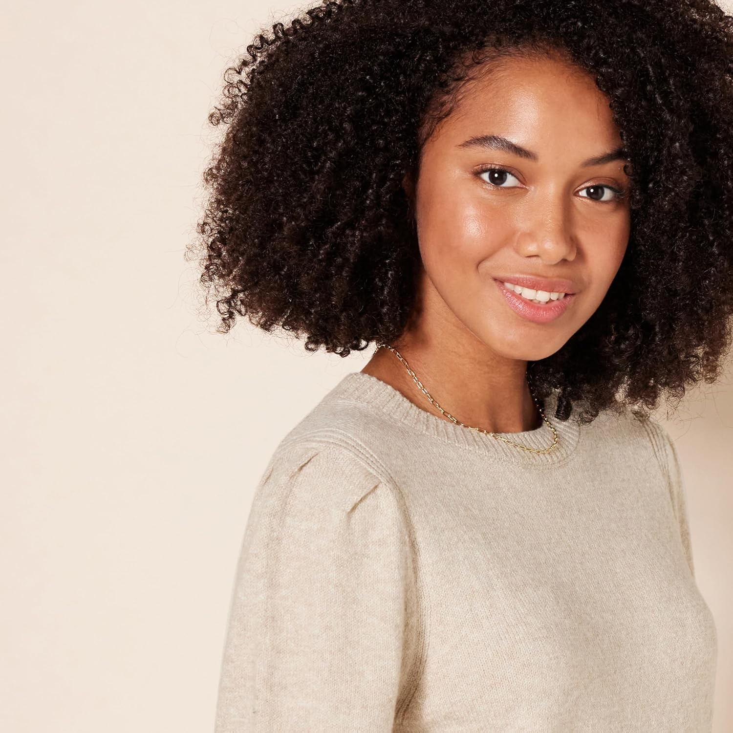 Thumbnail 2 de Amazon Essentials Damen Soft-Touch-Pullover mit plissierter Schulter und Rundhalsausschnitt