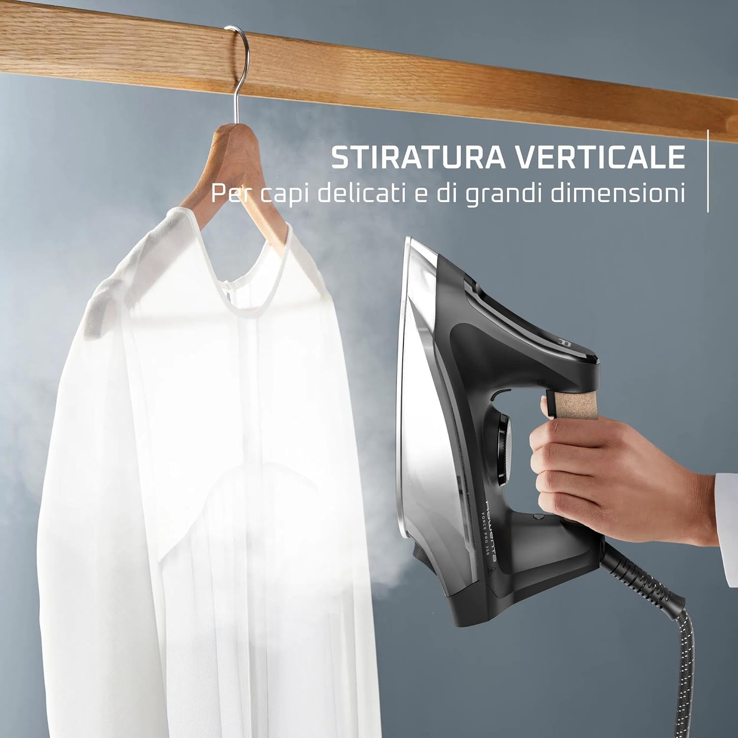 Detalle de Rowenta Force Pro 350 Ferro con generatore di vapore VR7443: stiratura rapida e potente