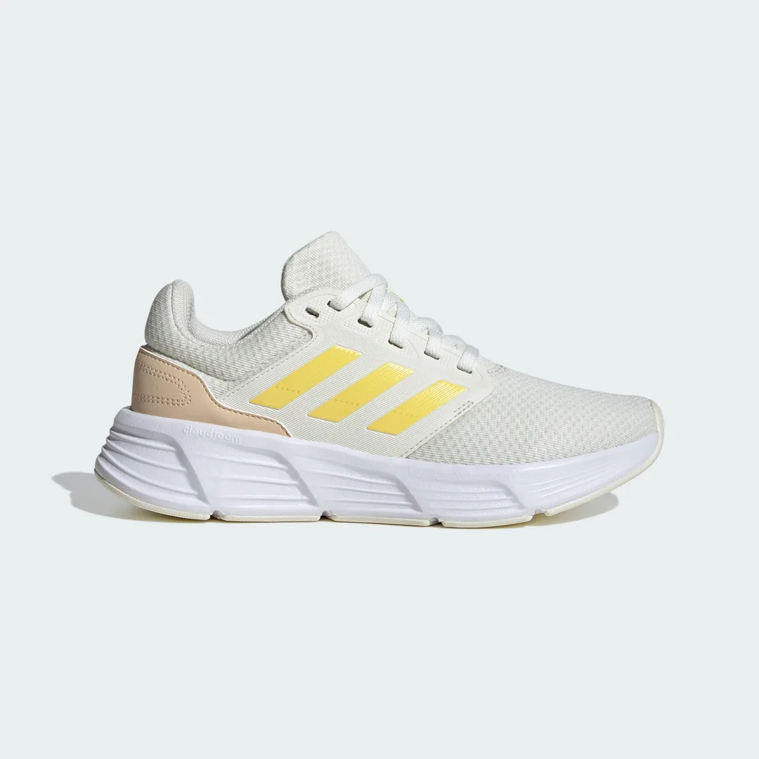 Detalle de Zapatilla Galaxy 6 Beige de Adidas: guía de compra para uso diario