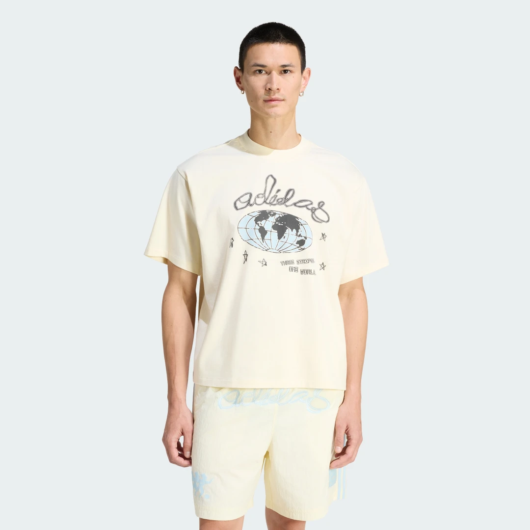 Detalle de Camiseta Estampada Originals One World de Adidas