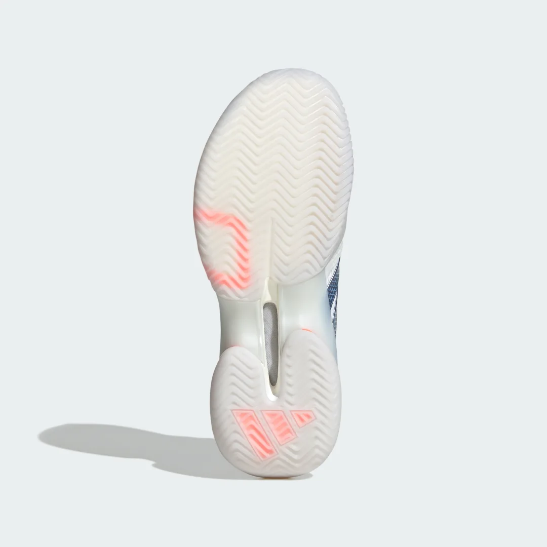 Detalle de Zapatilla de tenis Barricade 14 de Adidas: equilibrio entre agarre y respuesta para juego intensivo