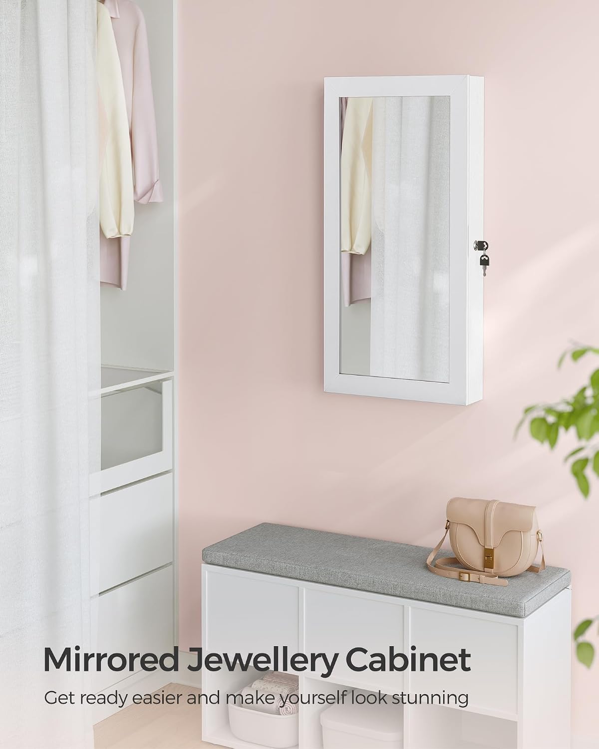 Detalle 2 de SONGMICS JJC051W02 wall-mounted jewellery cabinet with mirror and lock
