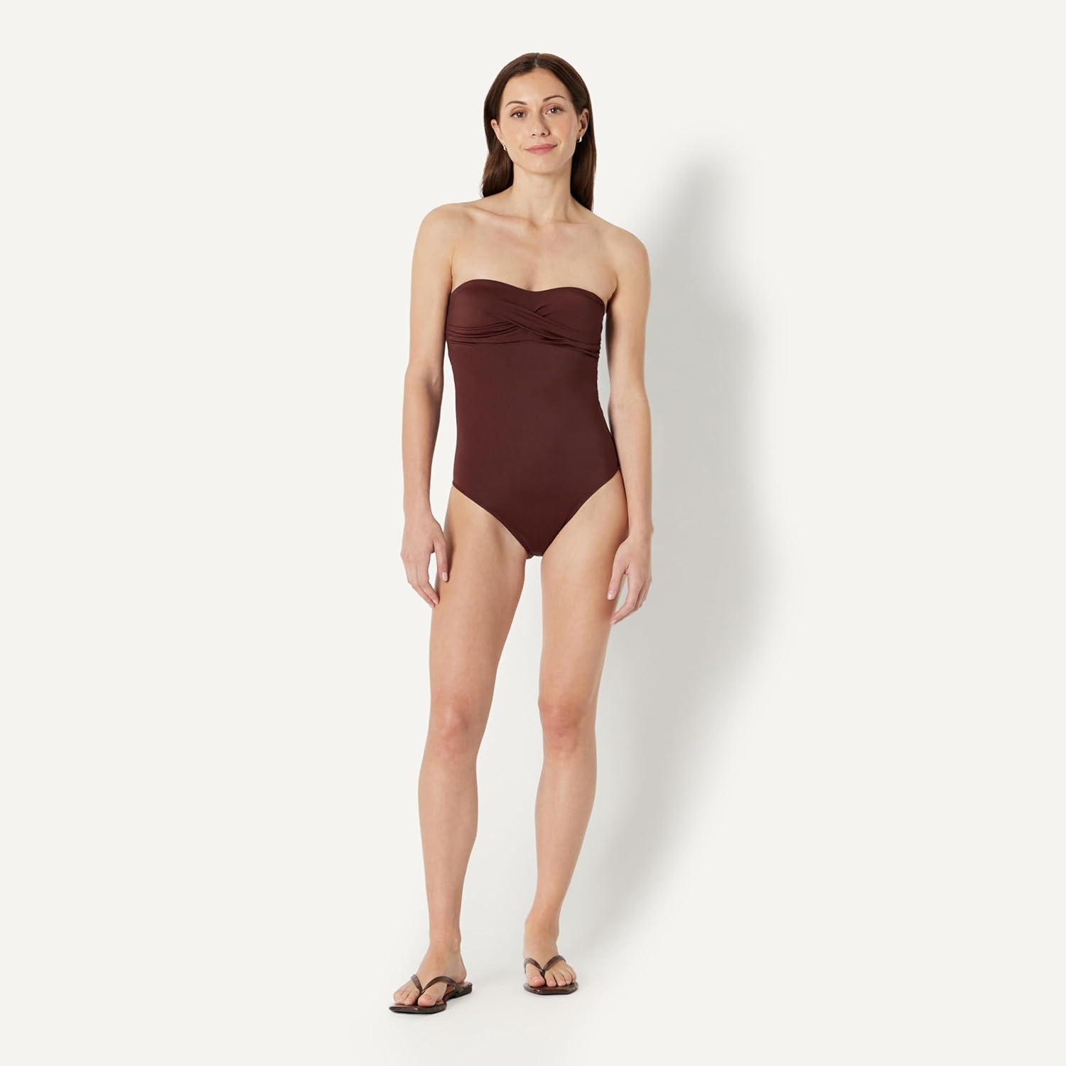 Thumbnail 4 de Amazon Essentials Women’s Bandeau One-Piece Swimsuit