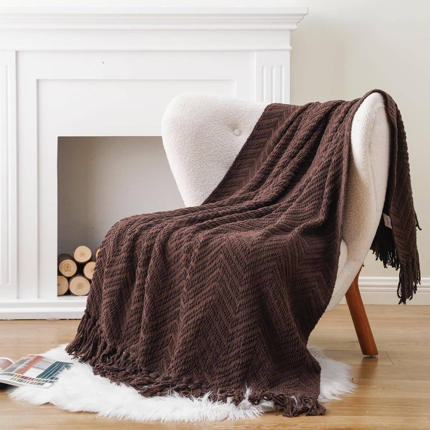 Detalle de Battilo Dark Brown 50"x60" Knit Throw Blanket with Chevron Pattern and Tassels