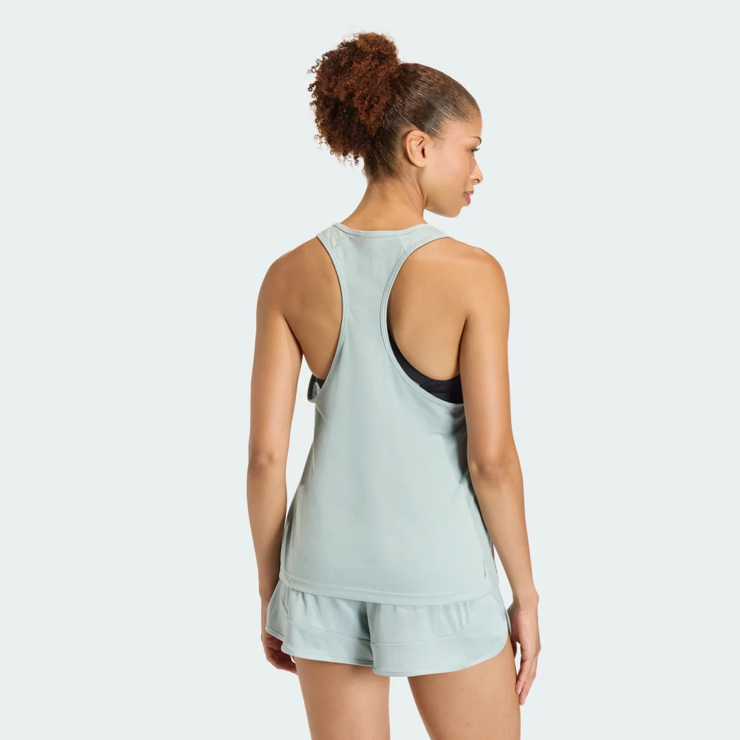 Detalle 2 de Adidas Train Essentials, camiseta de tirantes verde con espalda deportiva