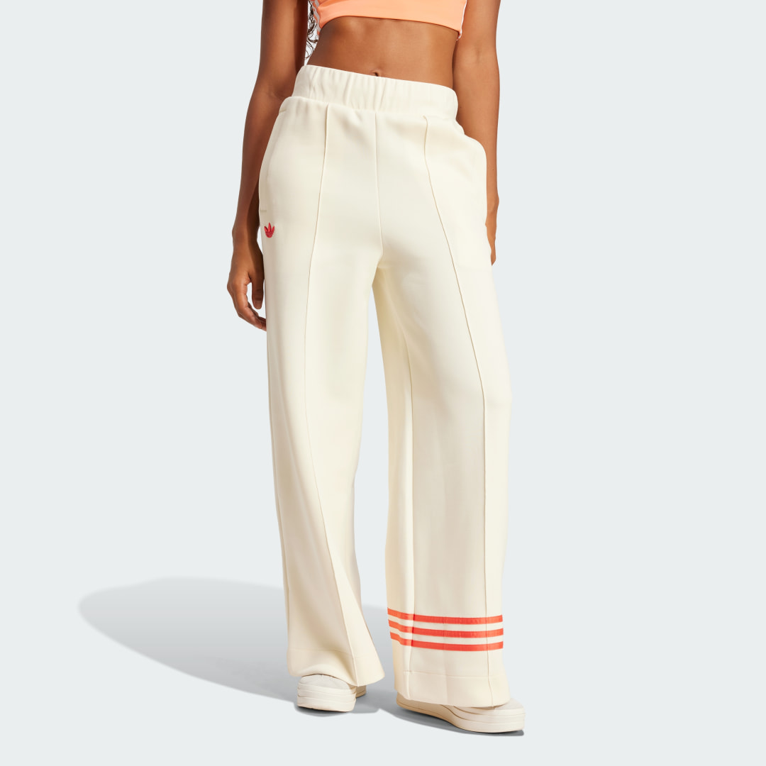 Detalle de Pantalón Adicolor Neuclassics de Adidas: comodidad diaria en blanco