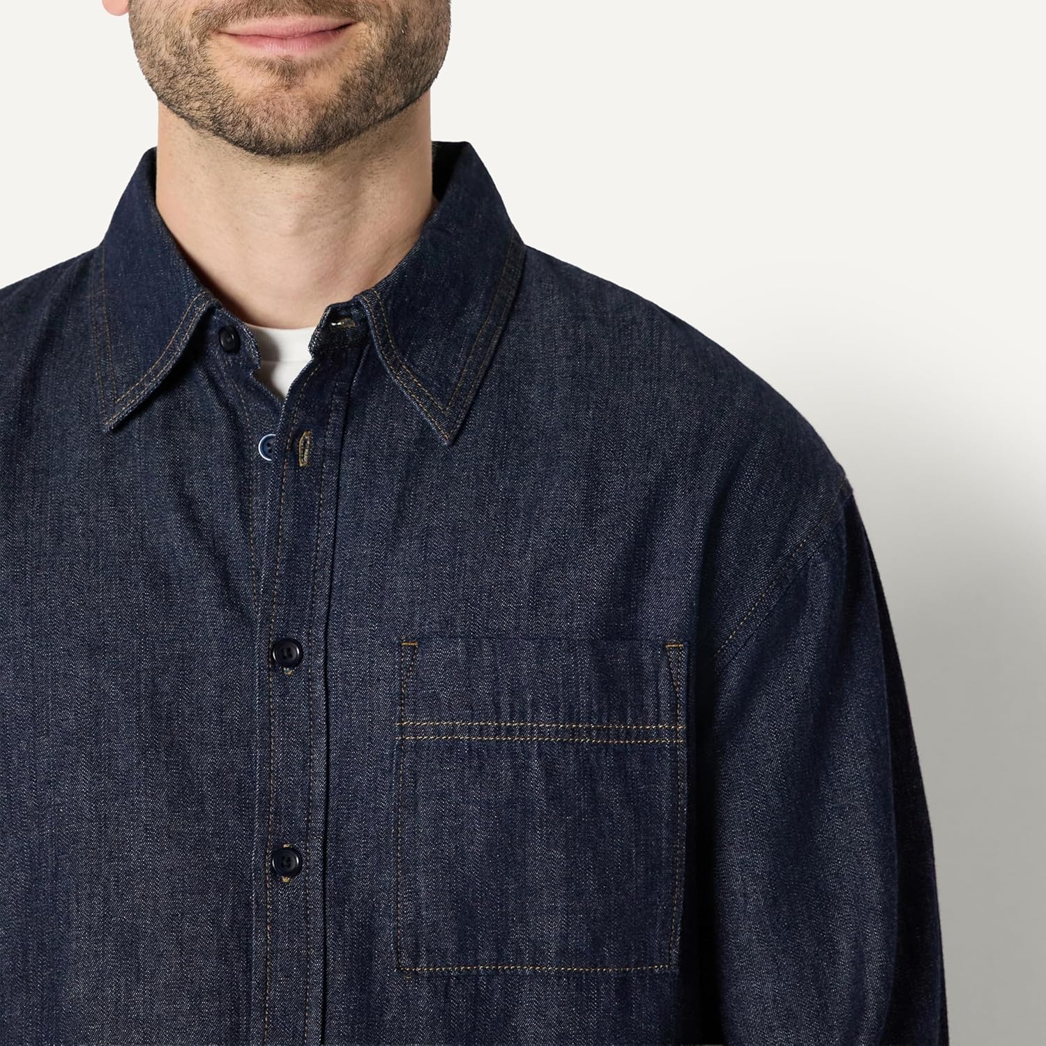 Thumbnail 2 de Amazon Essentials Men's Modern Oversized-Fit Denim Button-Down Shirt