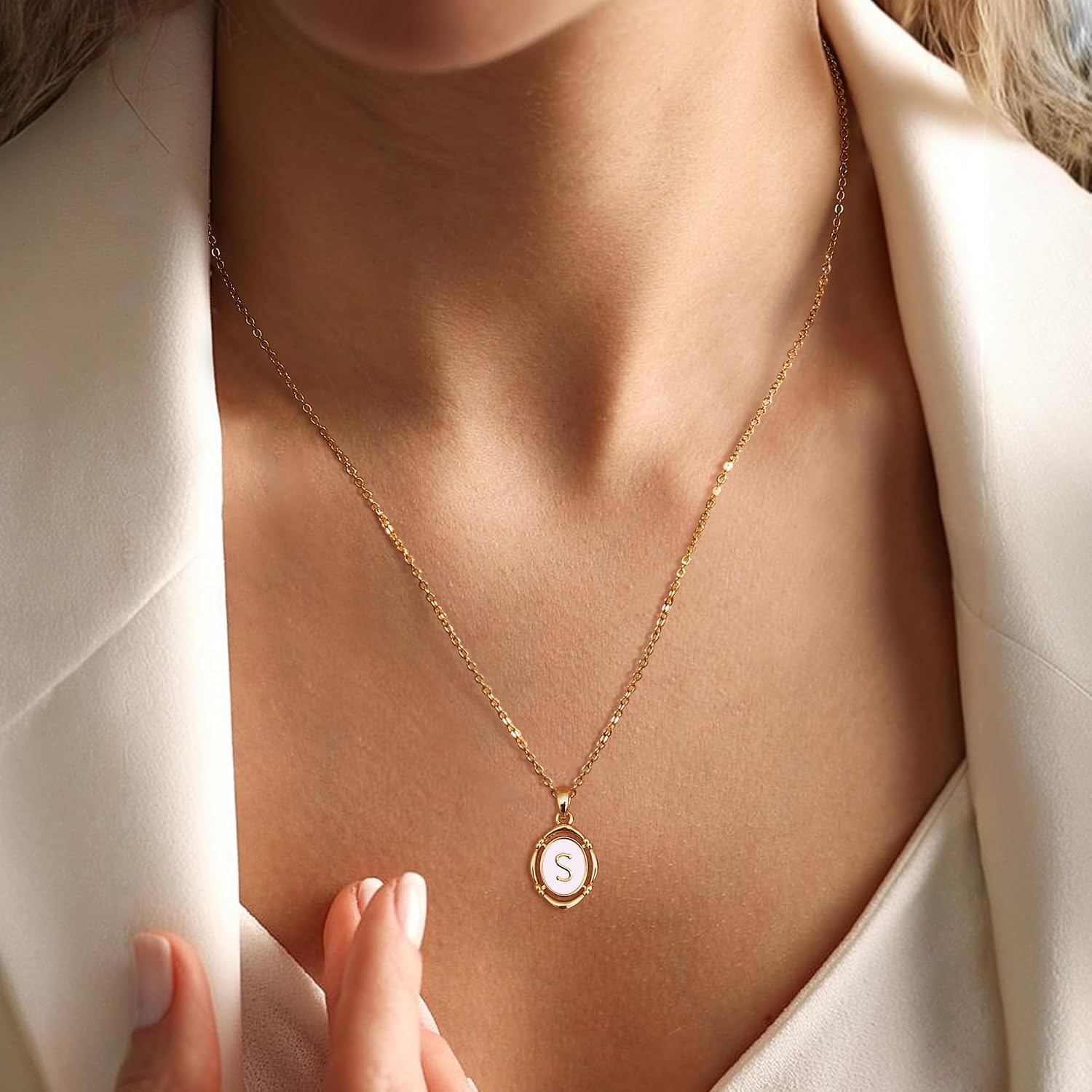 Detalle 2 de BodyBonita Collana Iniziale Oro 16K