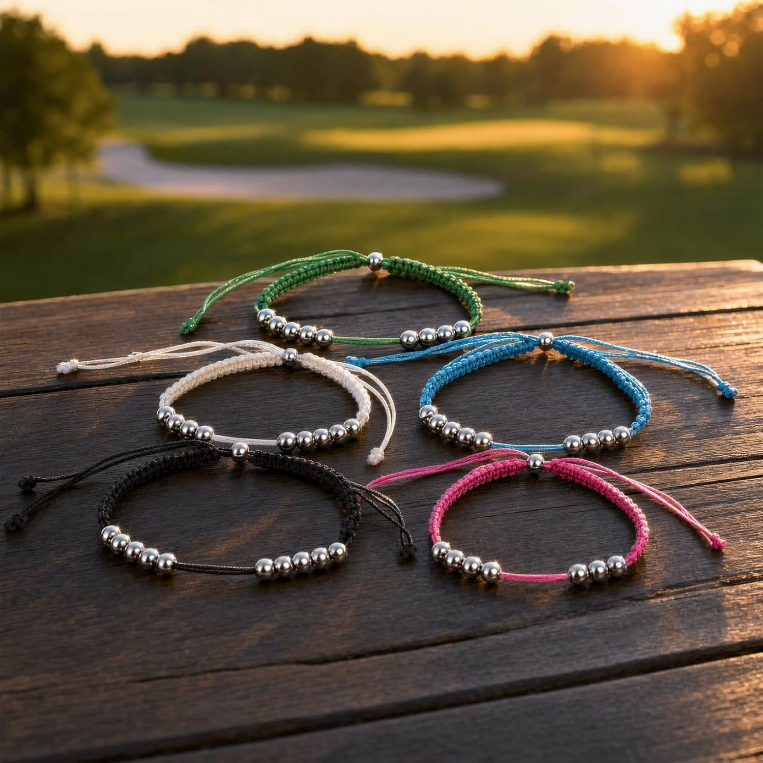 Detalle 2 de Healeved Golfarmband-Set: 5 Zählarmbänder mit 10 Zählperlen für das Score-Tracking auf dem Golfplatz