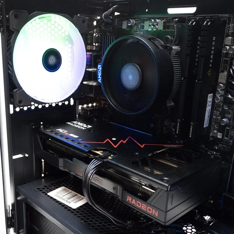Detalle 2 de PcCom Lite: AMD Ryzen 5 5500, 16GB RAM y RX 9060 XT 16GB. Todo en un, para hogar y oficina