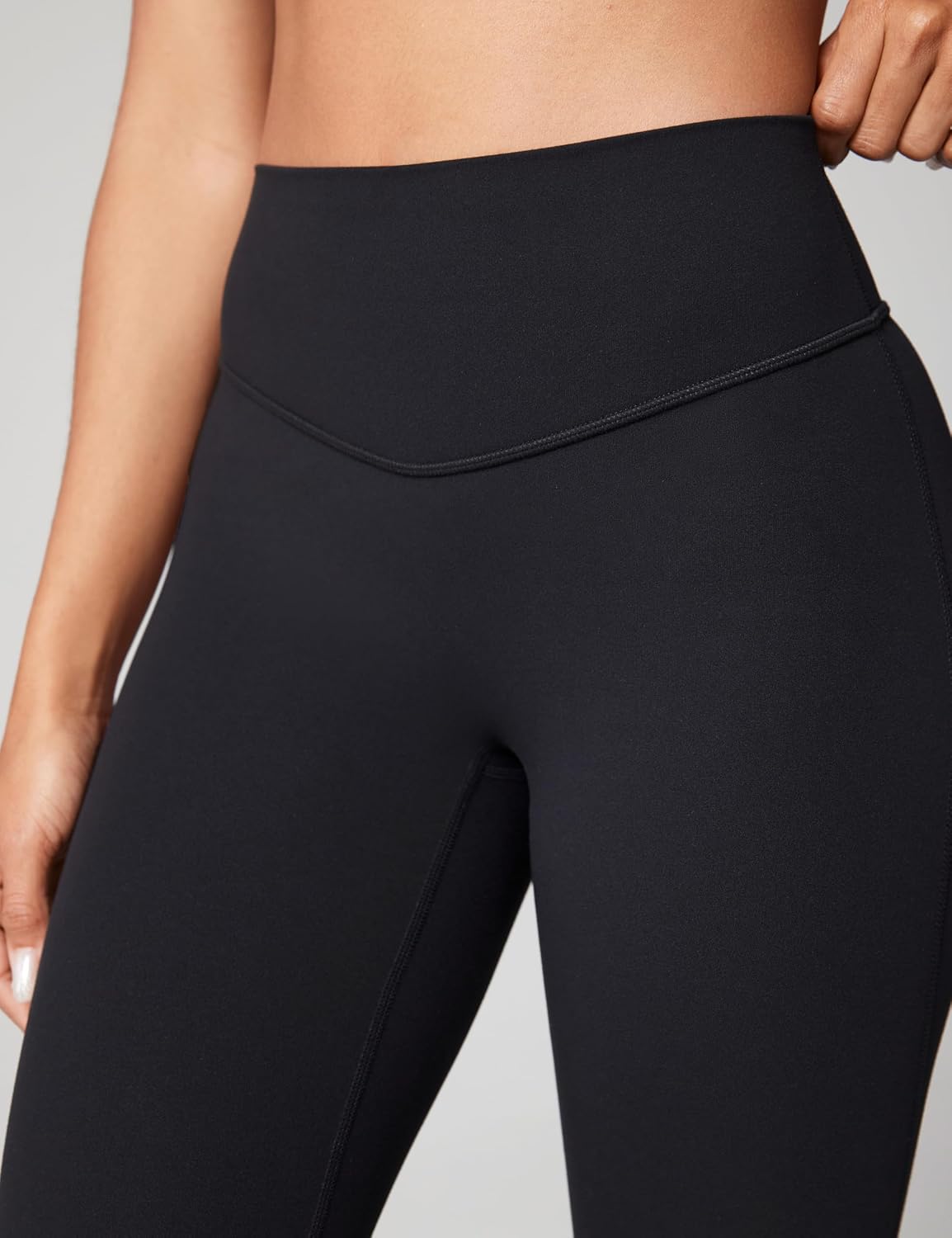 Detalle de UNISSU Hugcurve No Front Seam Hidden Scrunch High-Waisted Workout Leggings (25 in inseam)