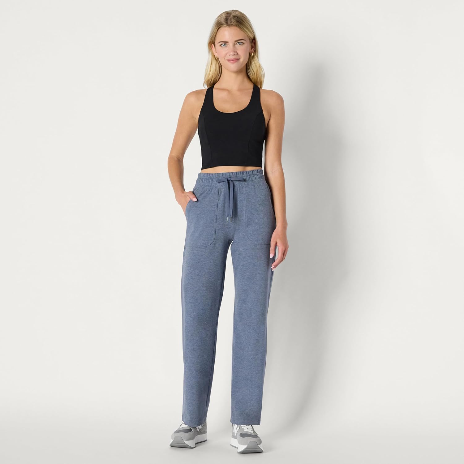 Thumbnail 2 de Amazon Essentials Women's Relaxed Fit Athletic Soft Performance Lightweight Stretch Tracksuit Bottoms
