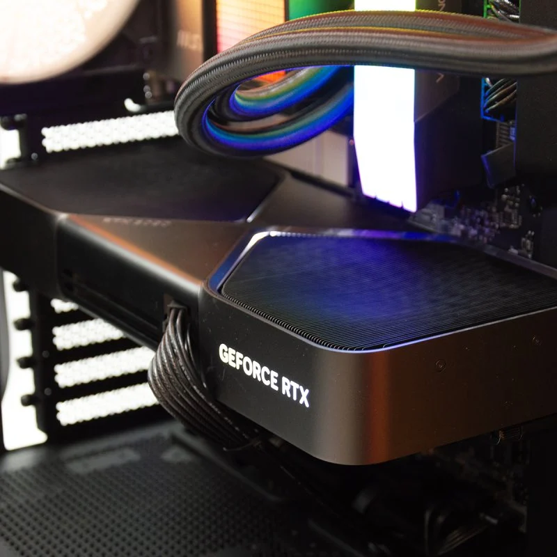 Thumbnail 1 de PcCom Ultimate Ryzen 9 9950X3D: 128 GB RAM, 4 TB SSD y RTX 5090 Founders Edition