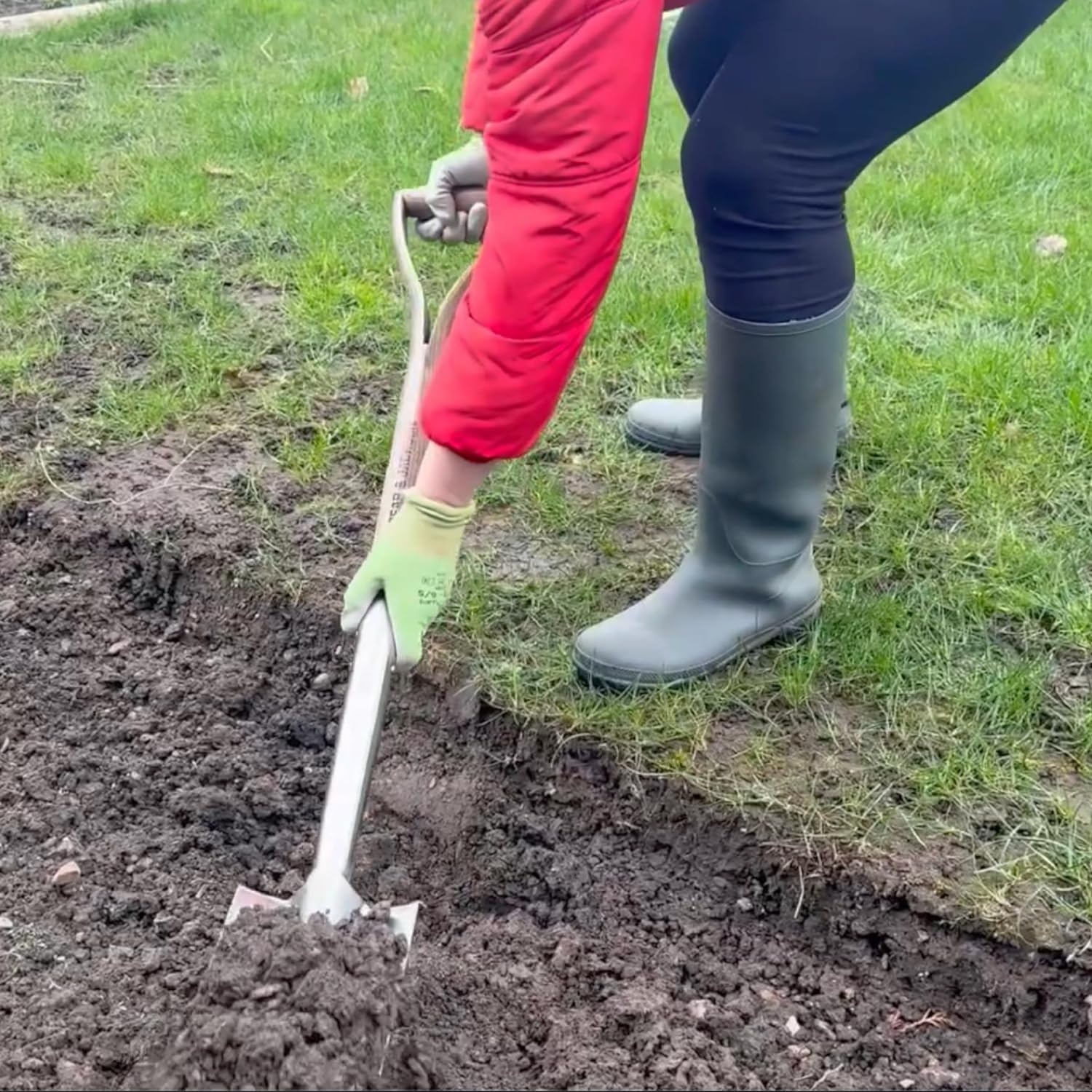 Thumbnail 4 de Spear & Jackson Traditional Stainless Steel Border Spade with 712mm Wooden Handle