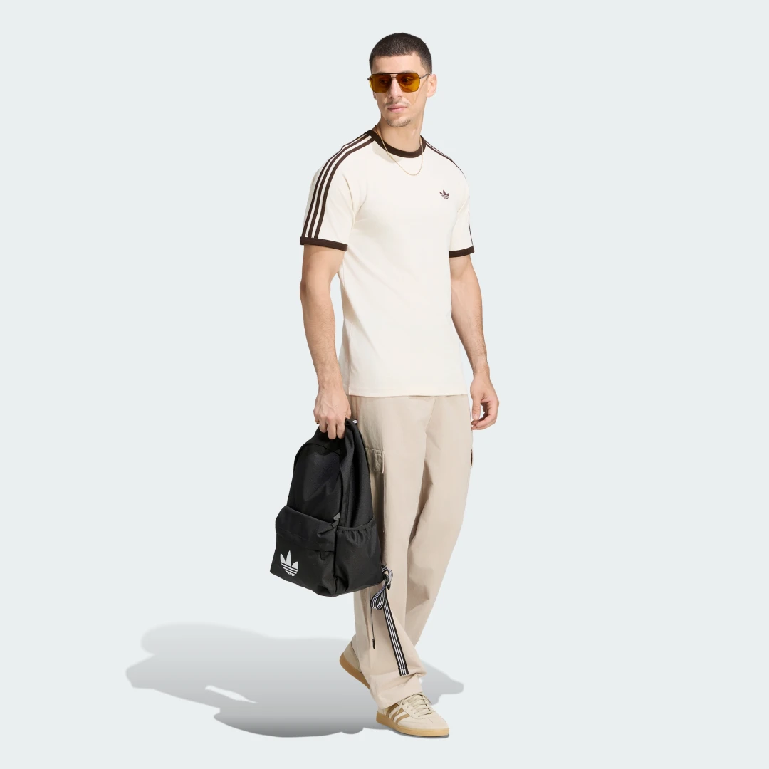Detalle de Camiseta 3S CALI de Adidas — blanco, comodidad diaria para entrenar y viajar