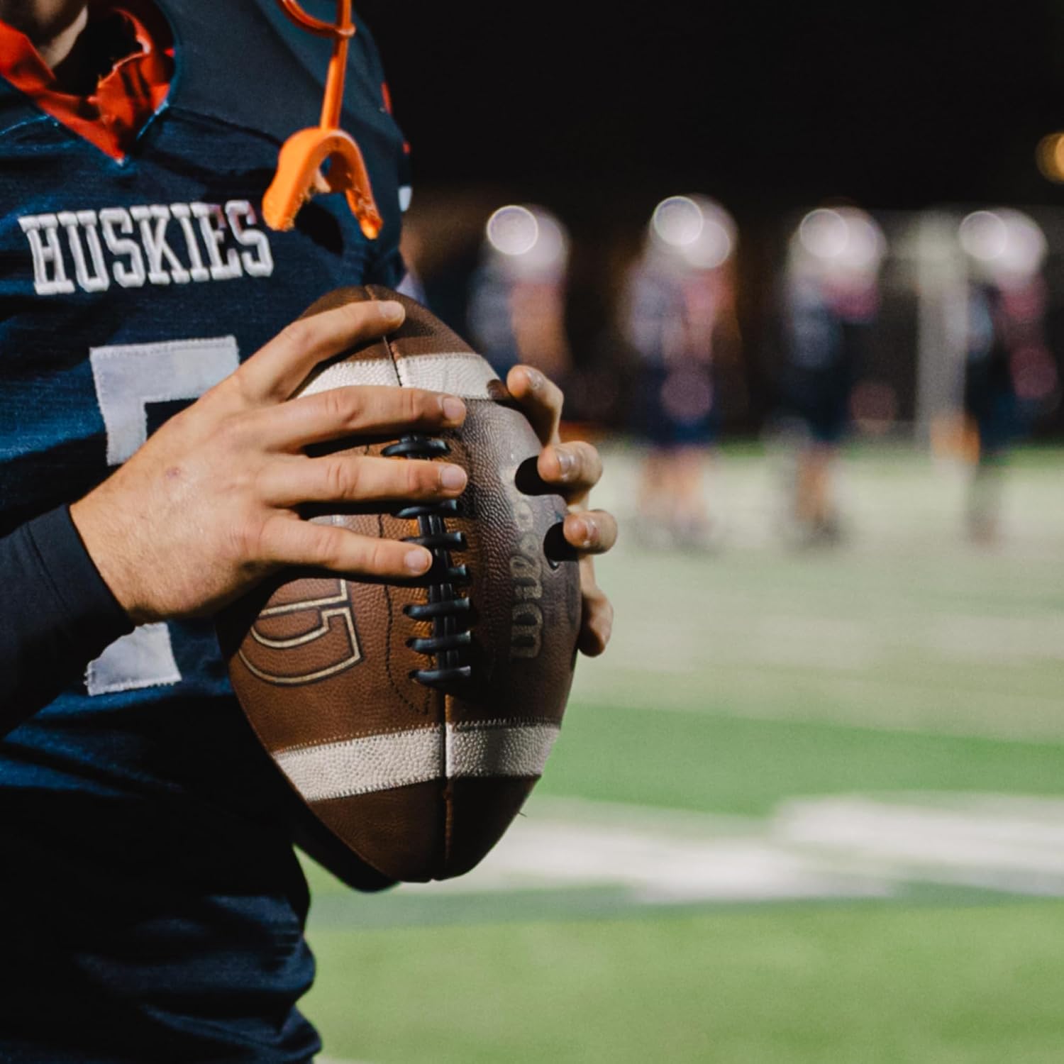 Detalle de Wilson GST Leather Game Football (Junior Size) - Brown