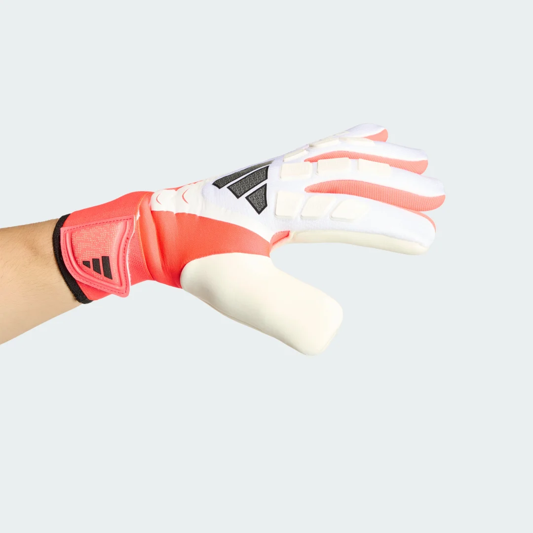 Detalle de Guantes de portero Predator Competition de Adidas: guía de compra y uso