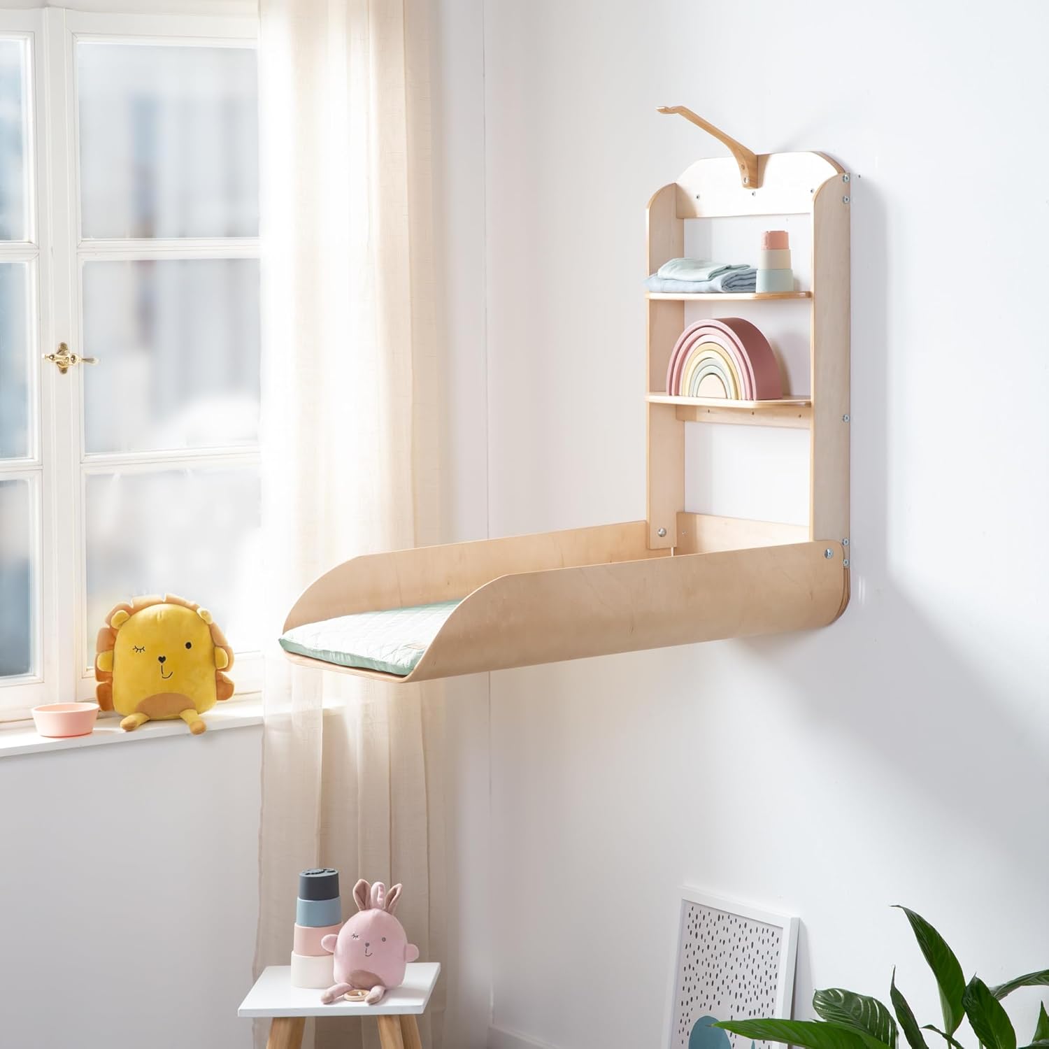 Detalle 2 de roba Wandwickelregal – Klappbares Wickelregal aus Holz natur mit frosty green Wickelauflage