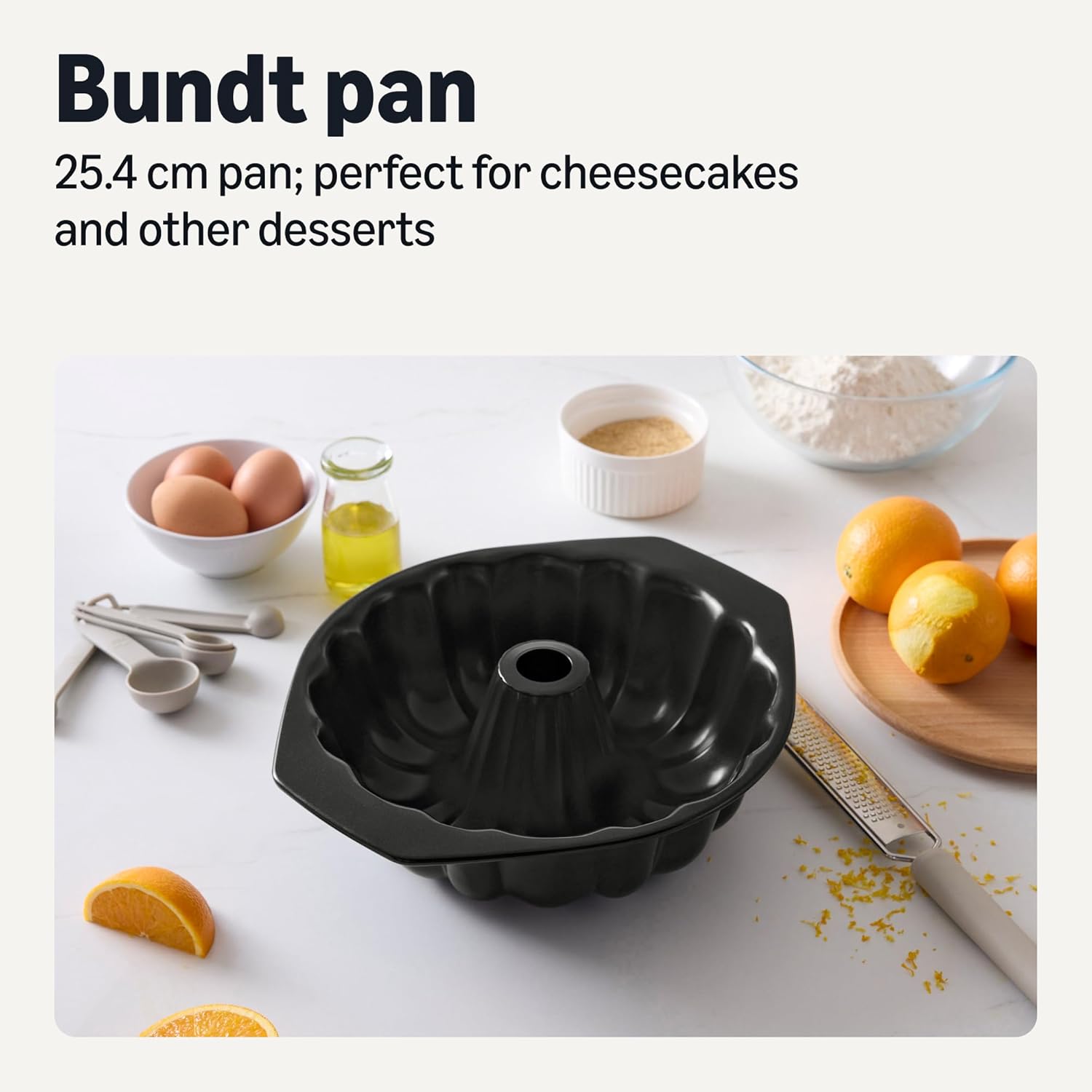 Thumbnail 1 de Amazon Basics Nonstick Bundt Pan, Dishwasher and Oven-Safe, 25.4 cm
Amazon Basics Nonstick Bundt Pan, Dishwasher an…