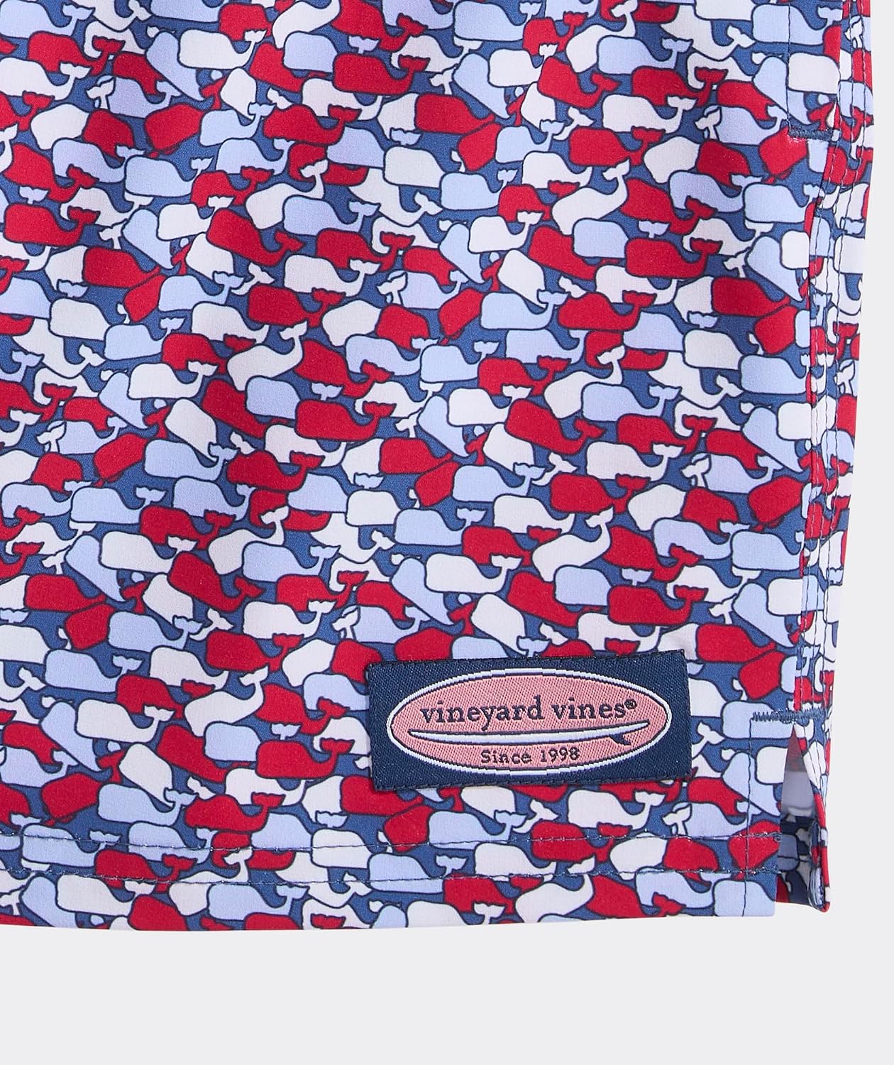 Detalle 2 de vineyard vines Boys' Chappy Trunks in REPREVE Polyester