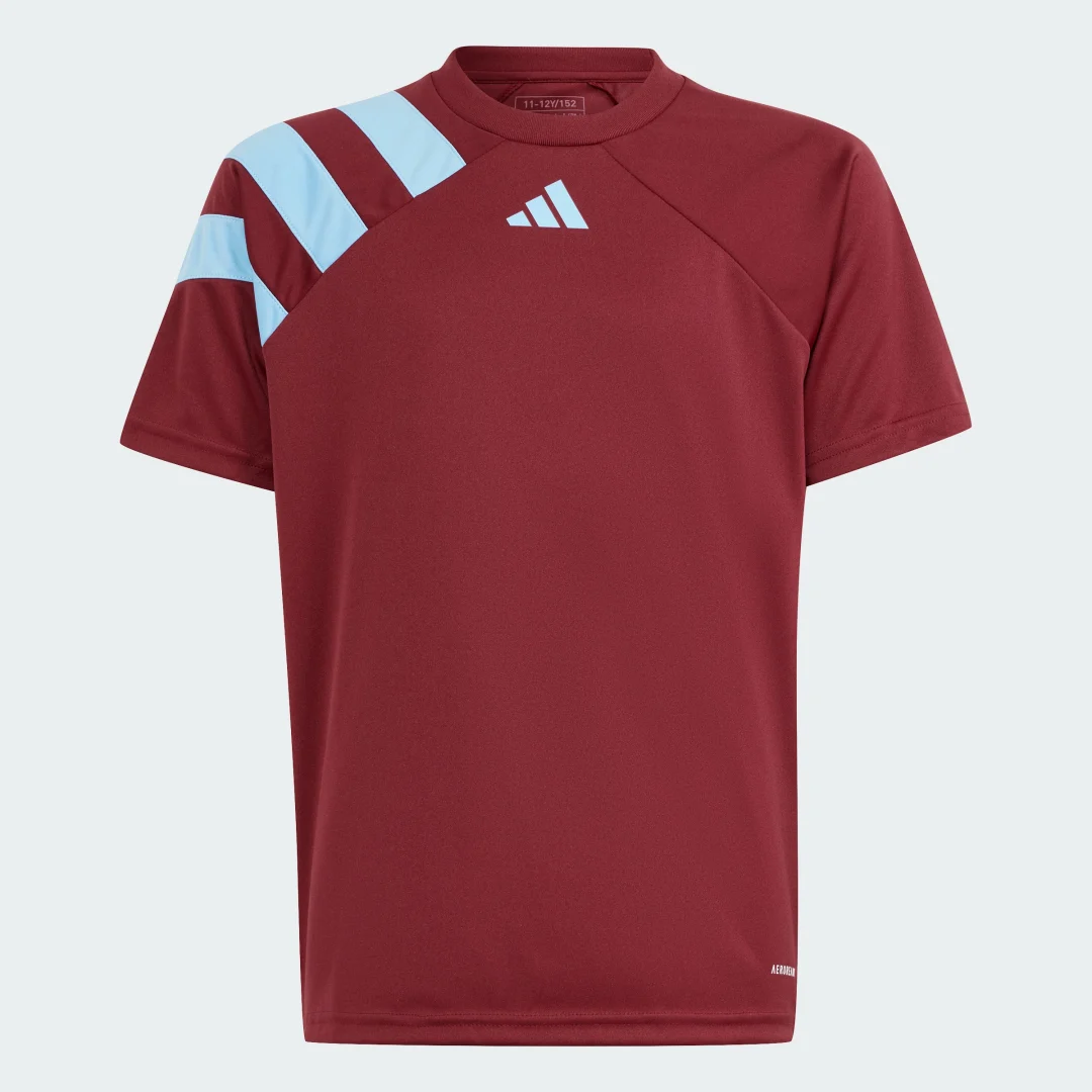 Detalle de Camiseta Fortore 23 de Adidas: color Burgundy, diseño práctico para tu día a día