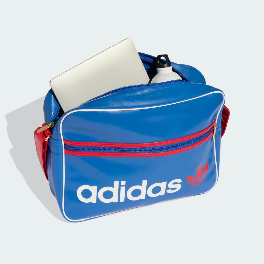 Detalle 2 de Bolso bandolera Airliner OG de Adidas: práctico y discreto para el día a día