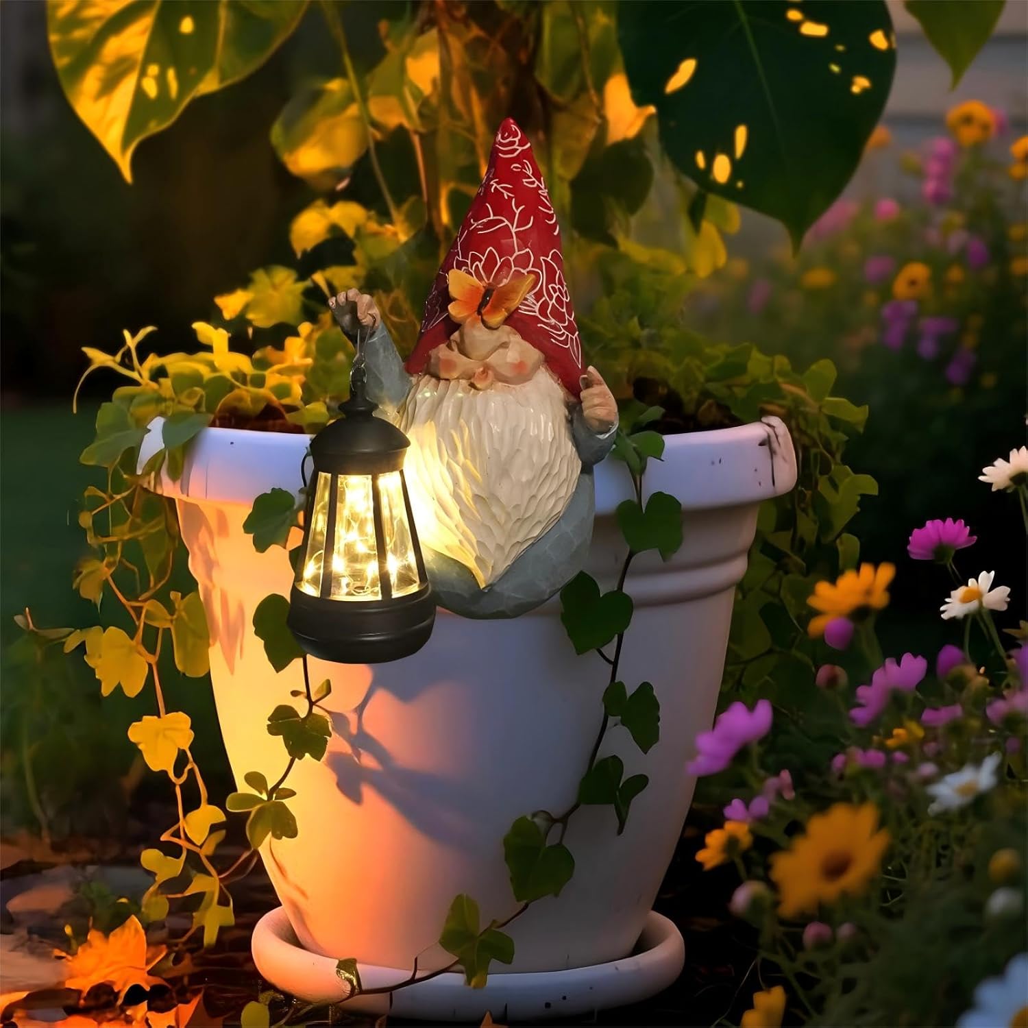 Thumbnail 1 de HONGLAND Solar Gnome Fence Light — weatherproof outdoor garden ornament