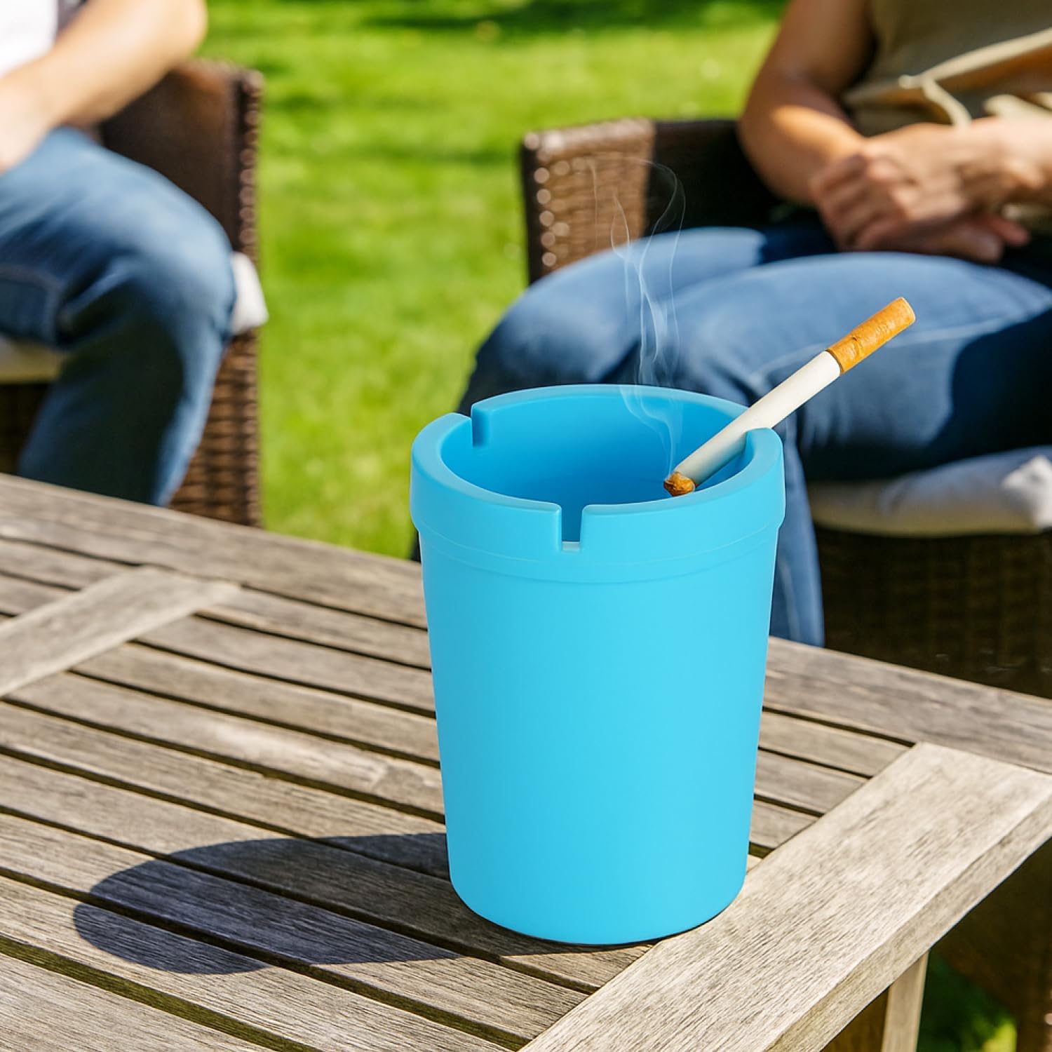 Thumbnail 1 de com-four® 2x XXL Windaschenbecher mit Deckel – 10 cm Ø, für draußen & Auto (grün + blau)