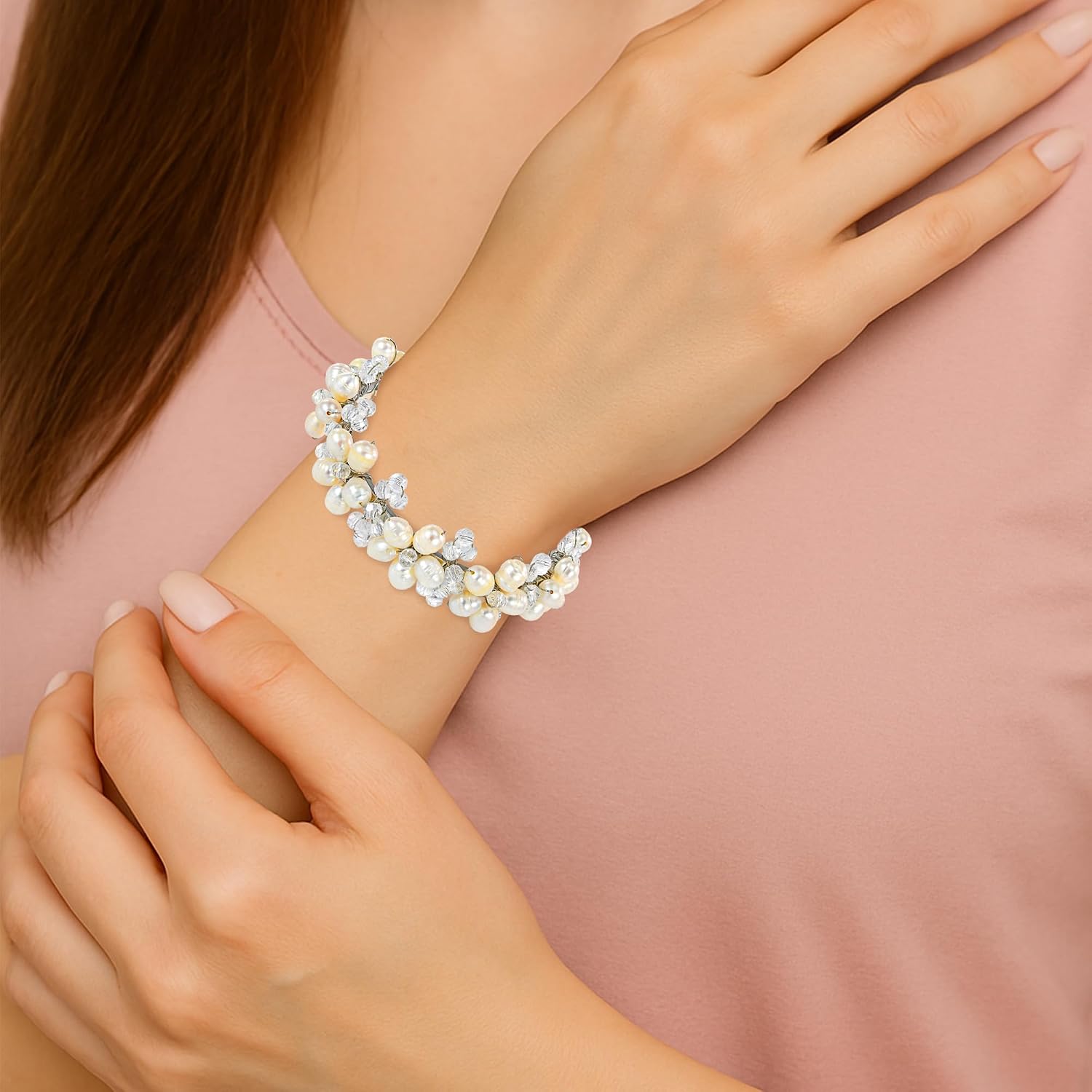 Detalle 2 de AeraVida Cuff Bracelet with Cultured Freshwater Pearls