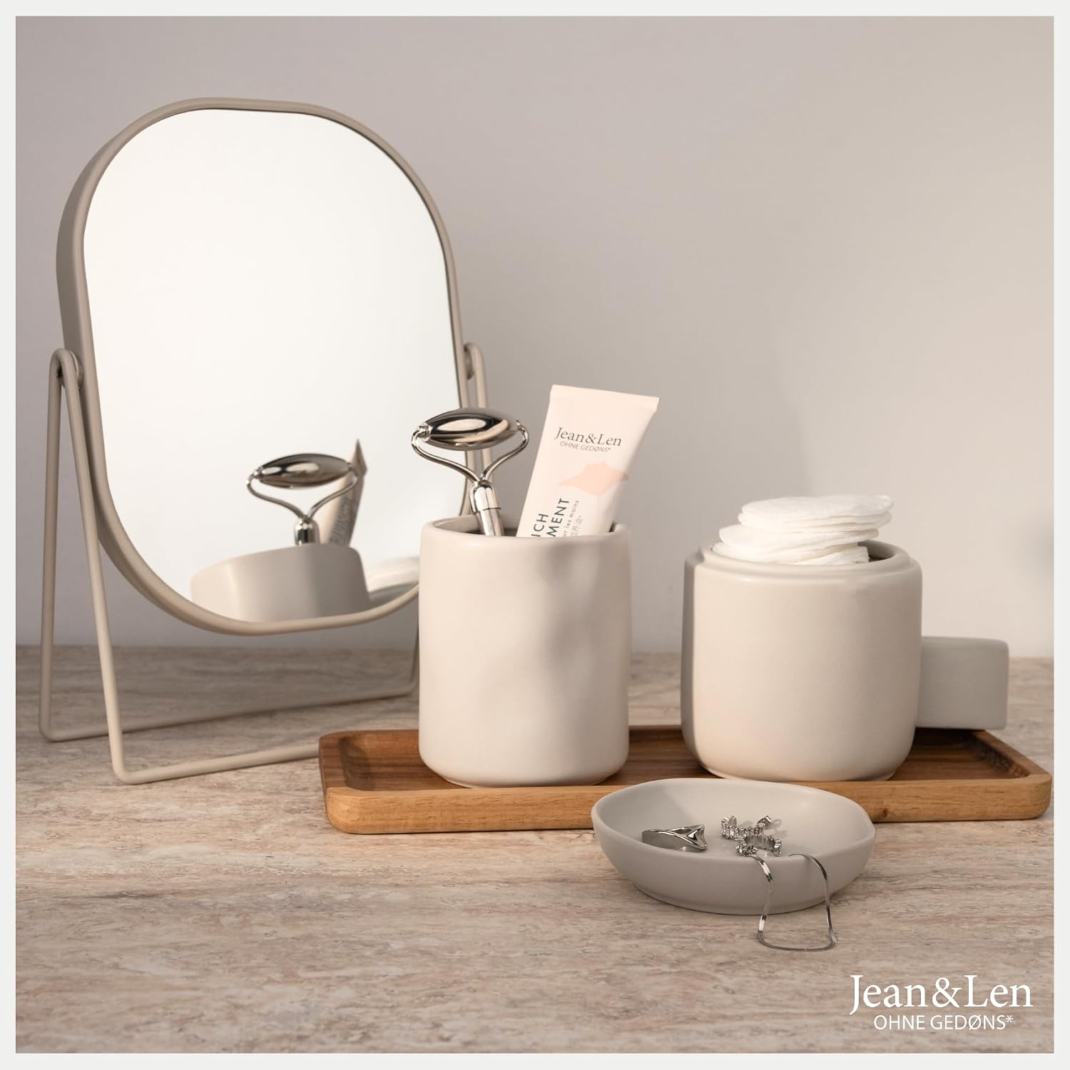 Detalle de Jean & Len Specchio cosmetico in ferro opaco beige, ingrandimento 3x, 20 × 27 cm