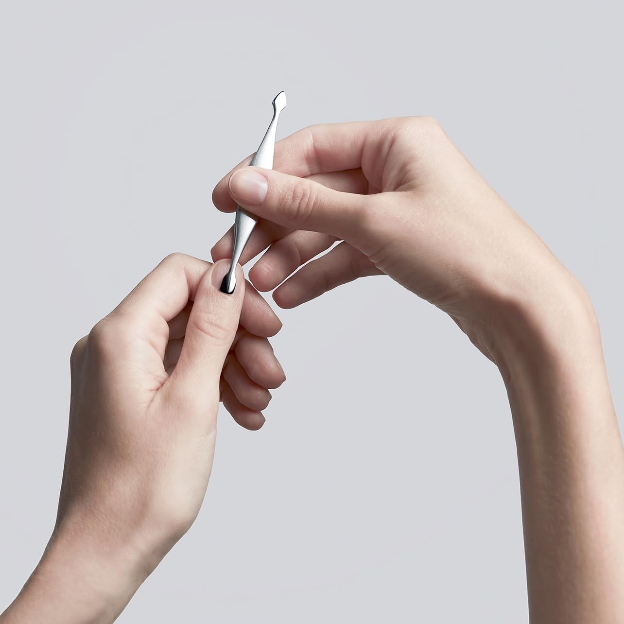 Detalle 2 de ZWILLING Premium Silver 90mm Cuticle Pusher and Nail Cleaner in Satin Stainless Steel