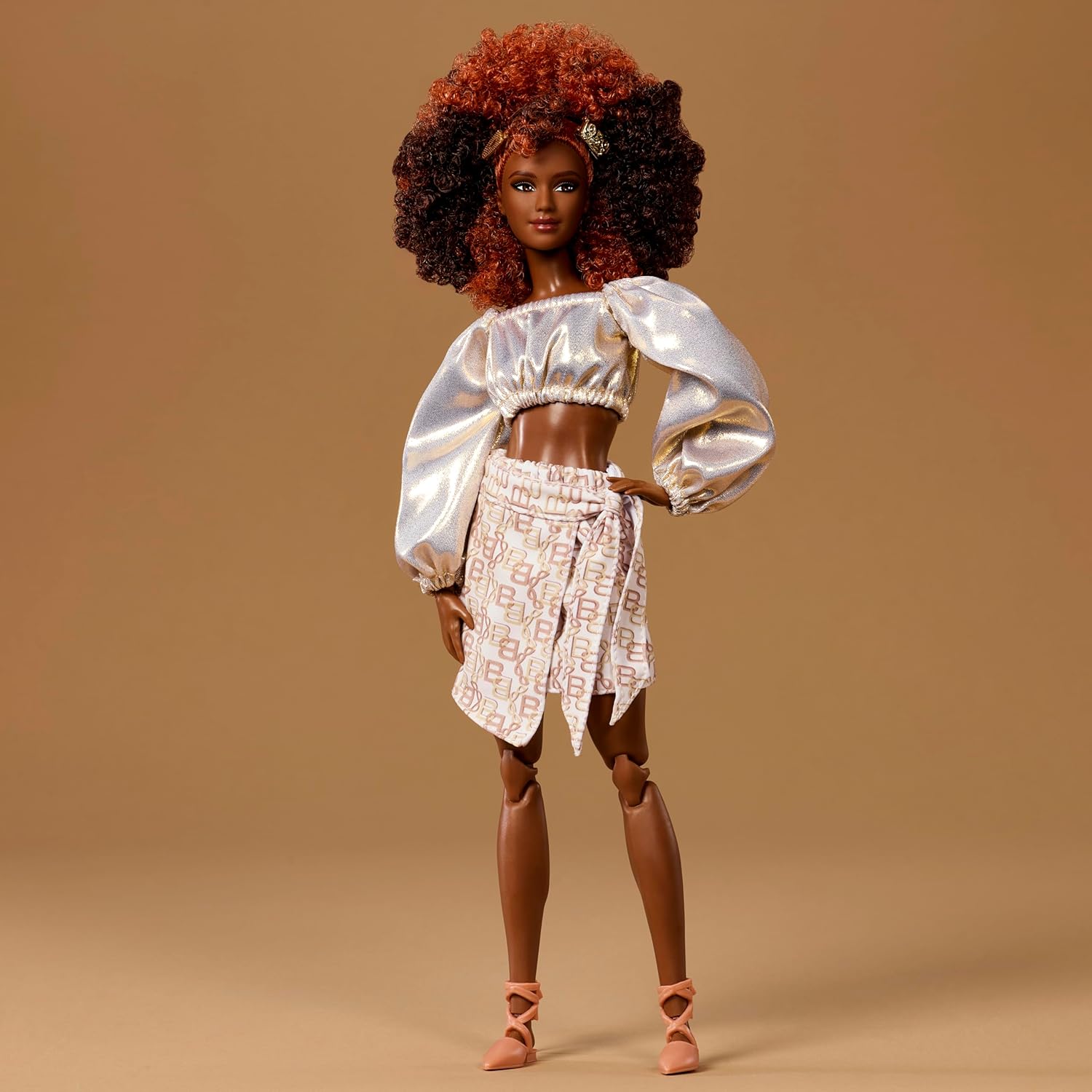 Thumbnail 1 de Barbie Basics You Create Neutral Kit 002 – Customisable Fashion Doll with Interchangeable Heads and Universal-fit Wardrobe